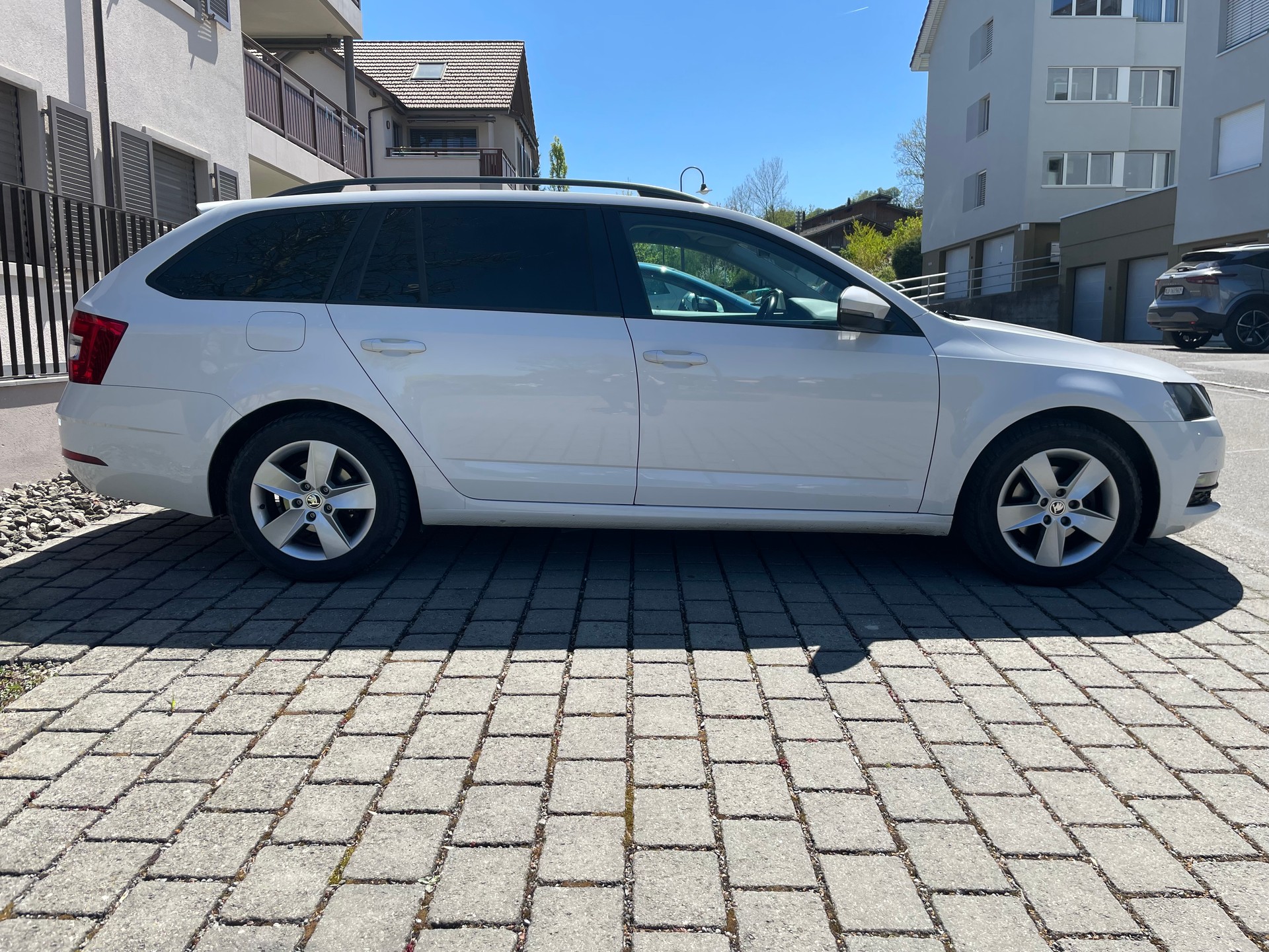 SKODA 2.0 TDI 150 Ambition 4x4 DSG-image-2