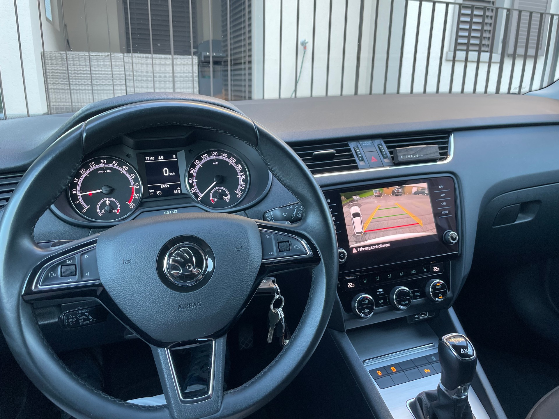 SKODA 2.0 TDI 150 Ambition 4x4 DSG-image-5