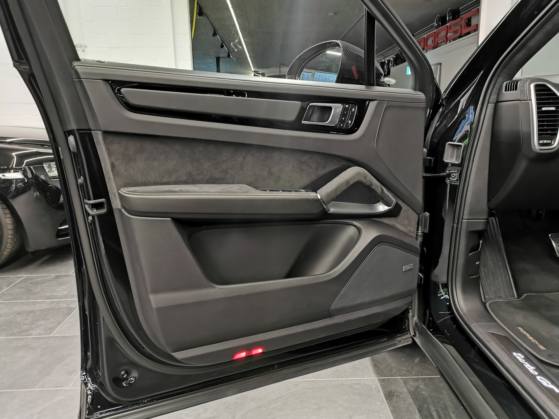 PORSCHE Cayenne Turbo GT PTS-image-10