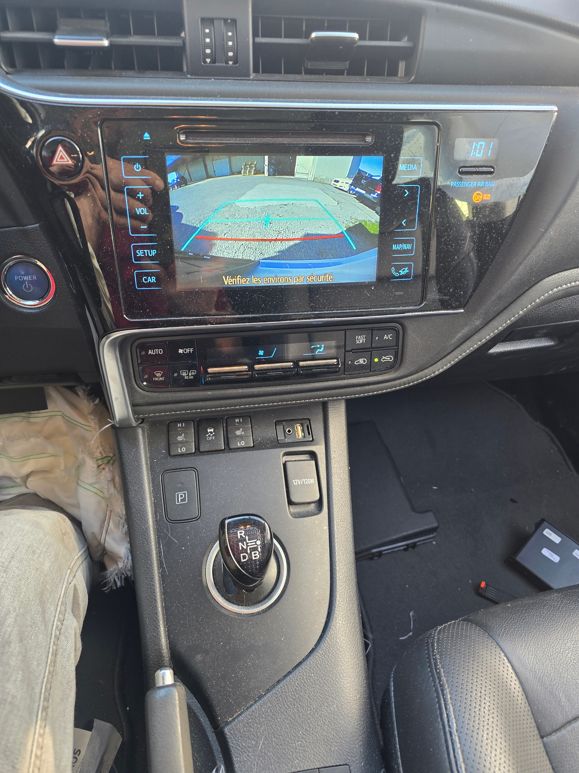 TOYOTA Auris Touring Sports 1.8 HSD Terra e-CVT-image-12