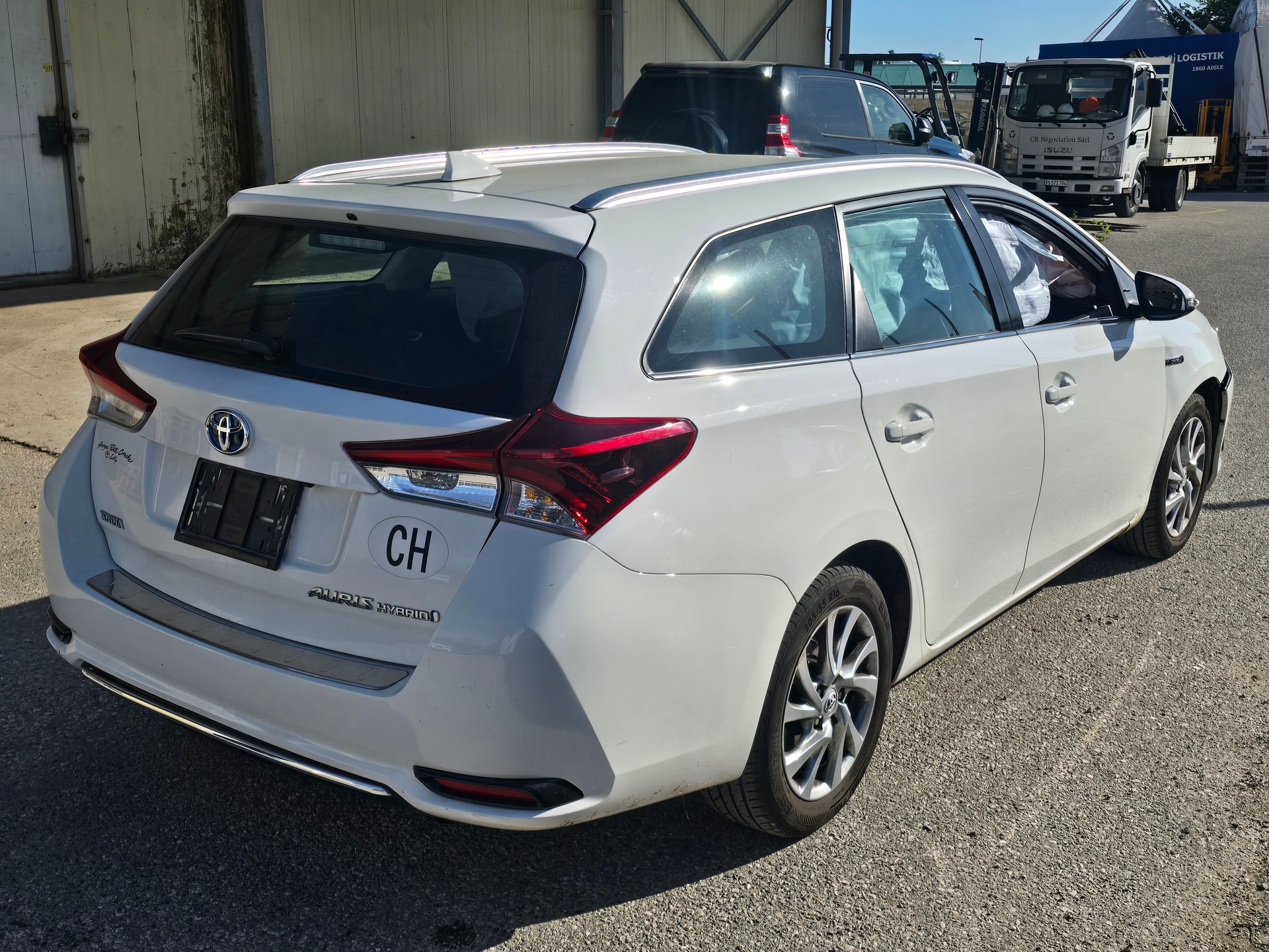 TOYOTA Auris Touring Sports 1.8 HSD Terra e-CVT-image-3