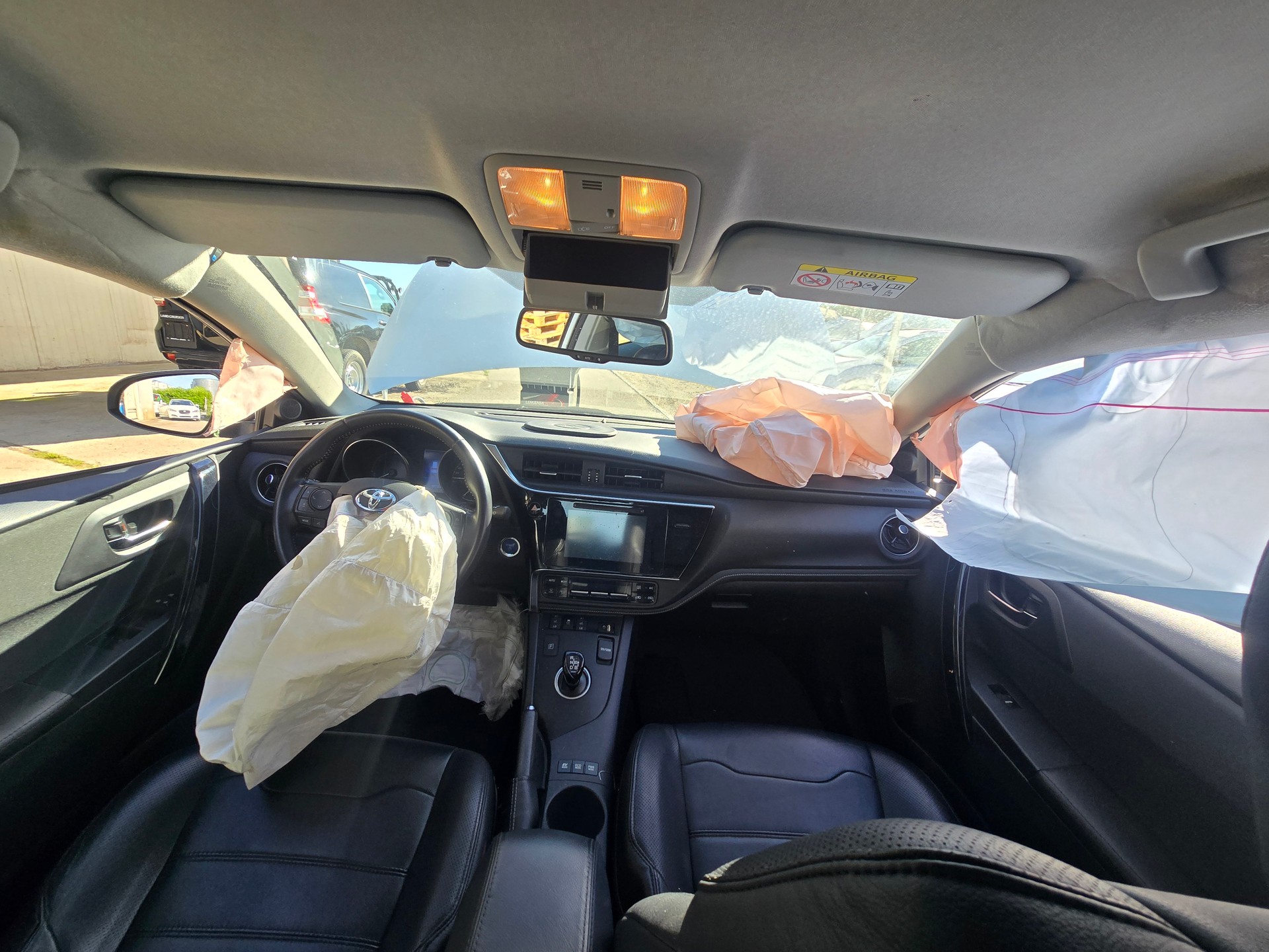 TOYOTA Auris Touring Sports 1.8 HSD Terra e-CVT-image-8