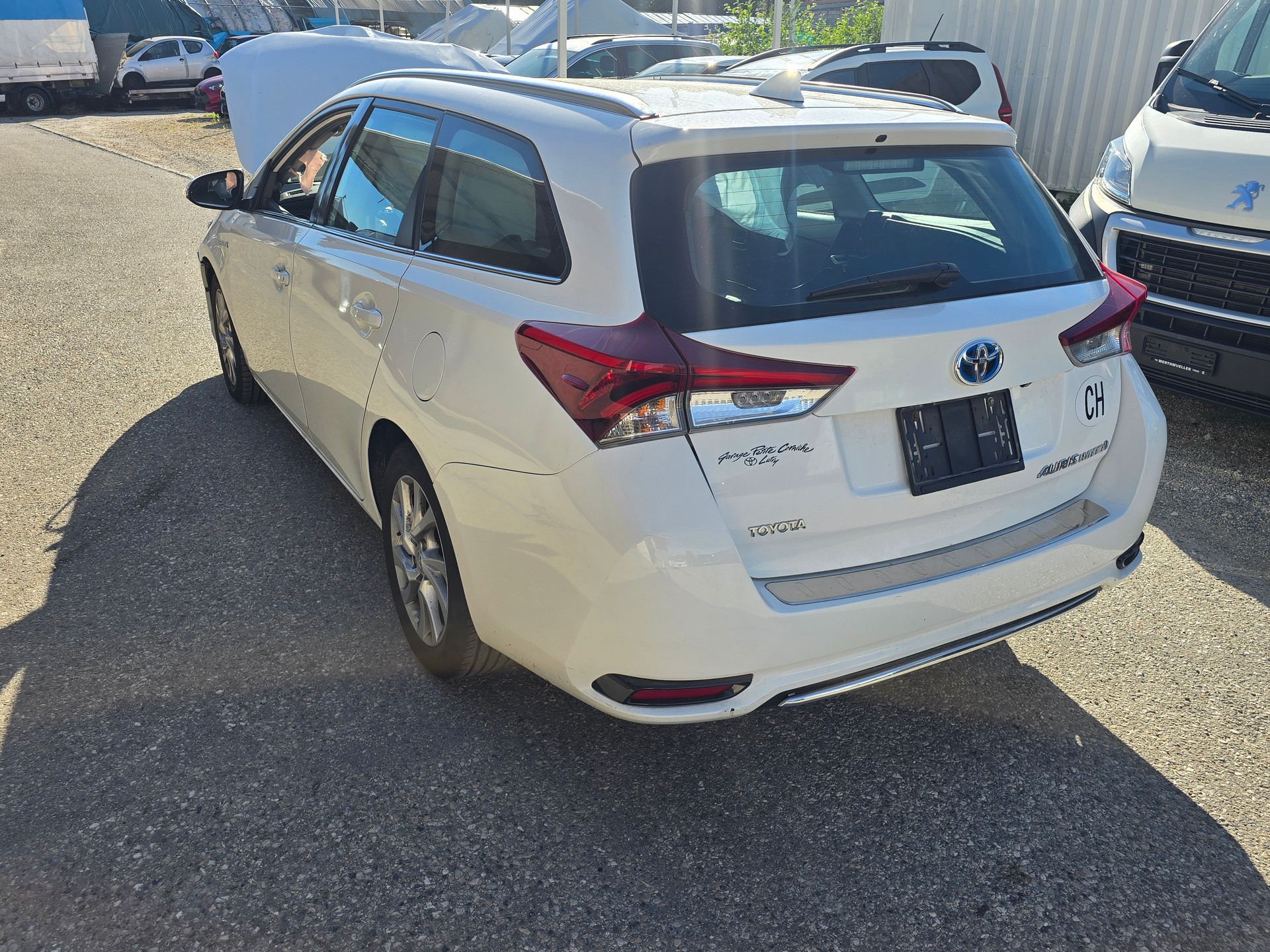 TOYOTA Auris Touring Sports 1.8 HSD Terra e-CVT-image-6
