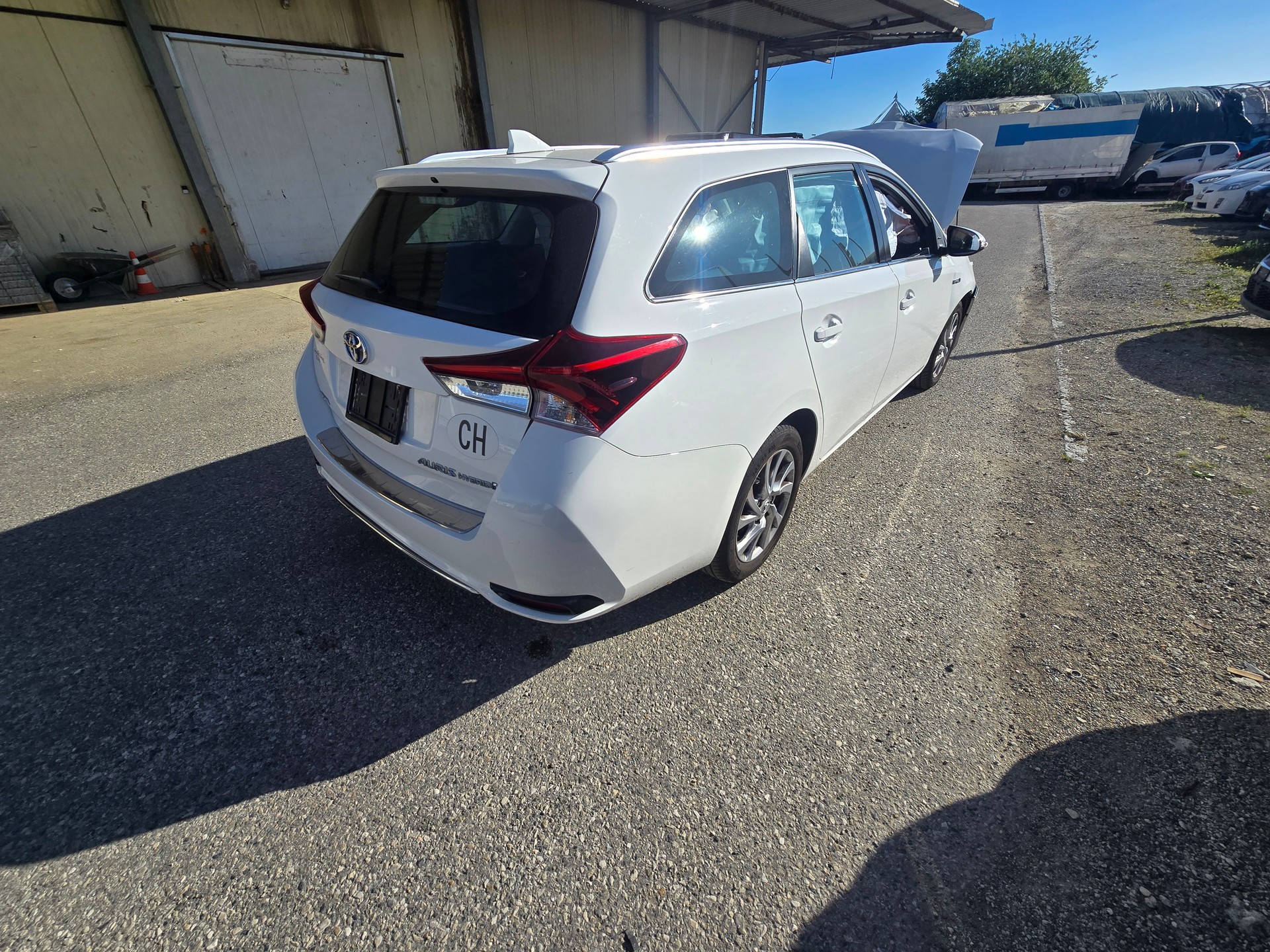 TOYOTA Auris Touring Sports 1.8 HSD Terra e-CVT-image-7