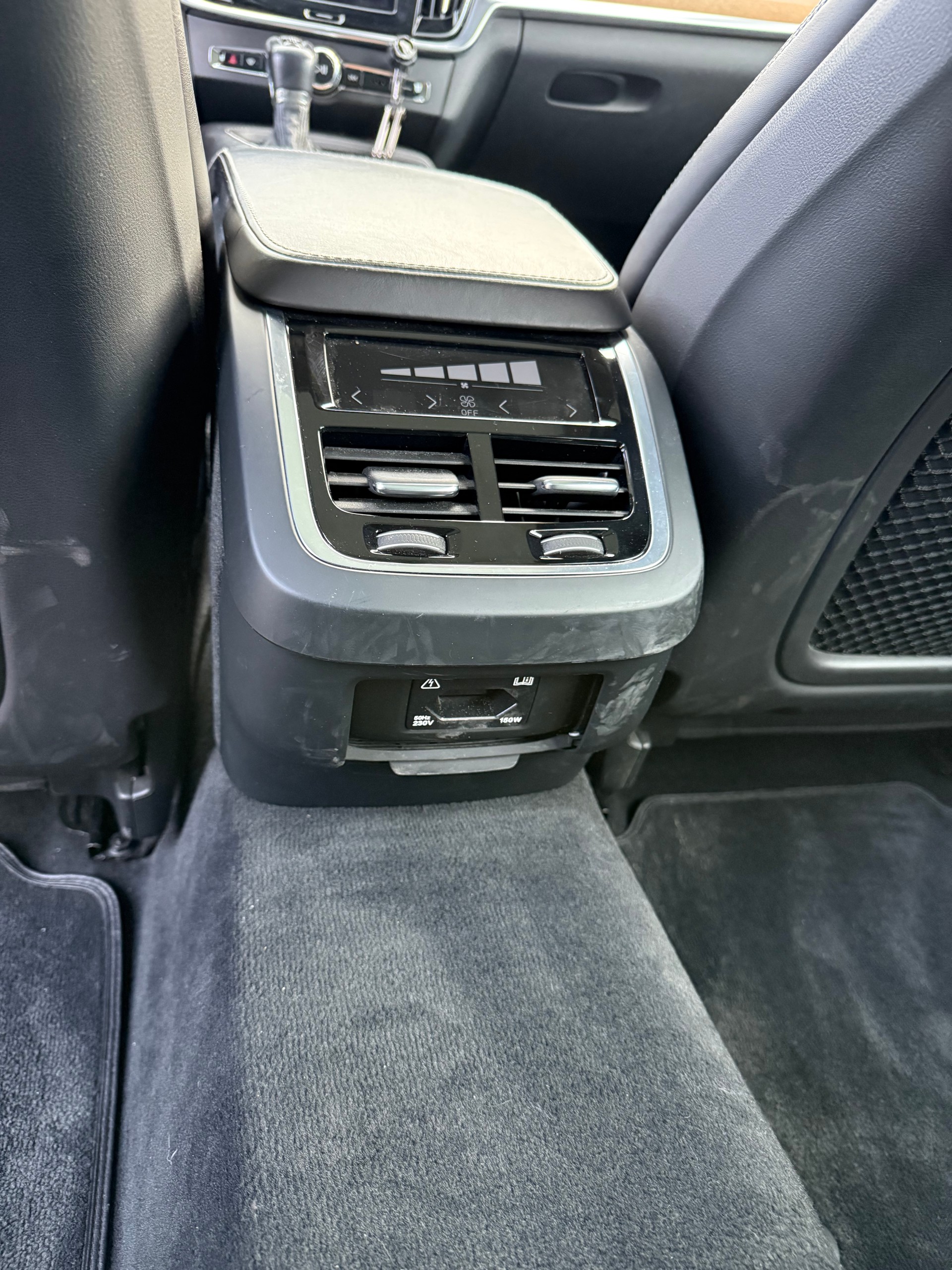 VOLVO 2.0 D5 Inscription AWD-image-14
