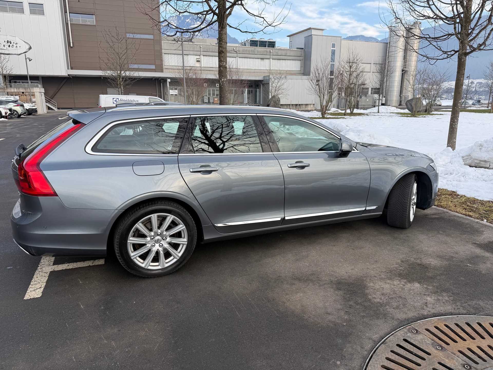 VOLVO 2.0 D5 Inscription AWD-image-2