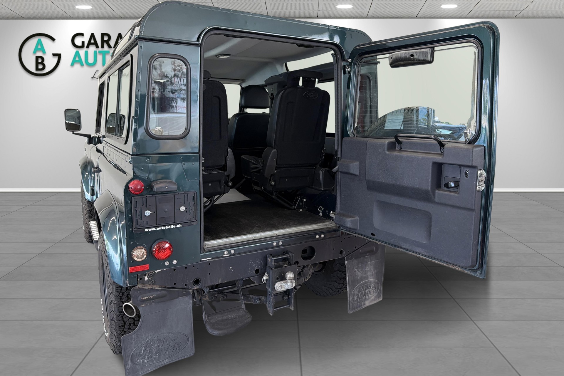 LAND ROVER Defender 90 2.2 TD4 Station Wagon-image-19