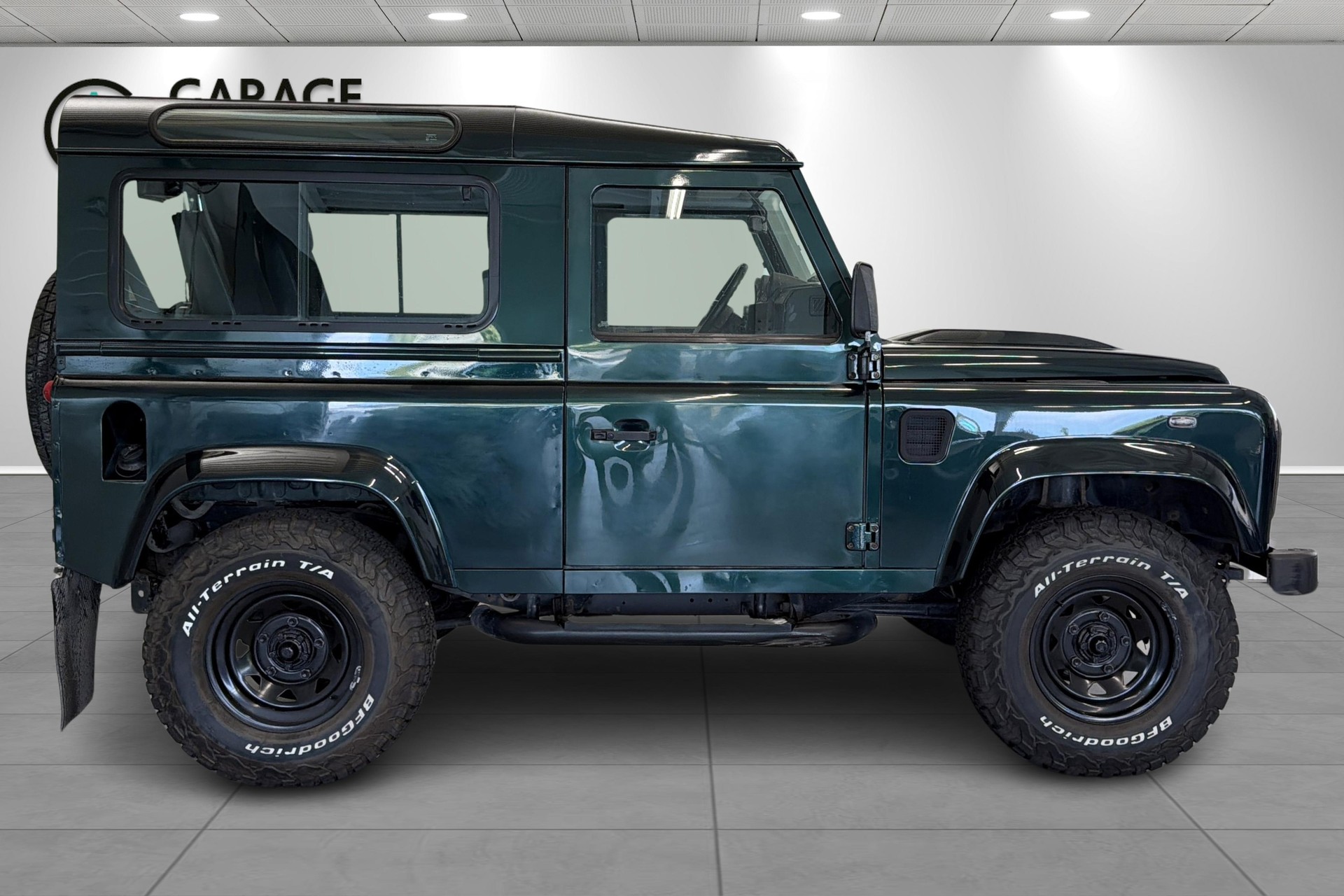 LAND ROVER Defender 90 2.2 TD4 Station Wagon-image-2