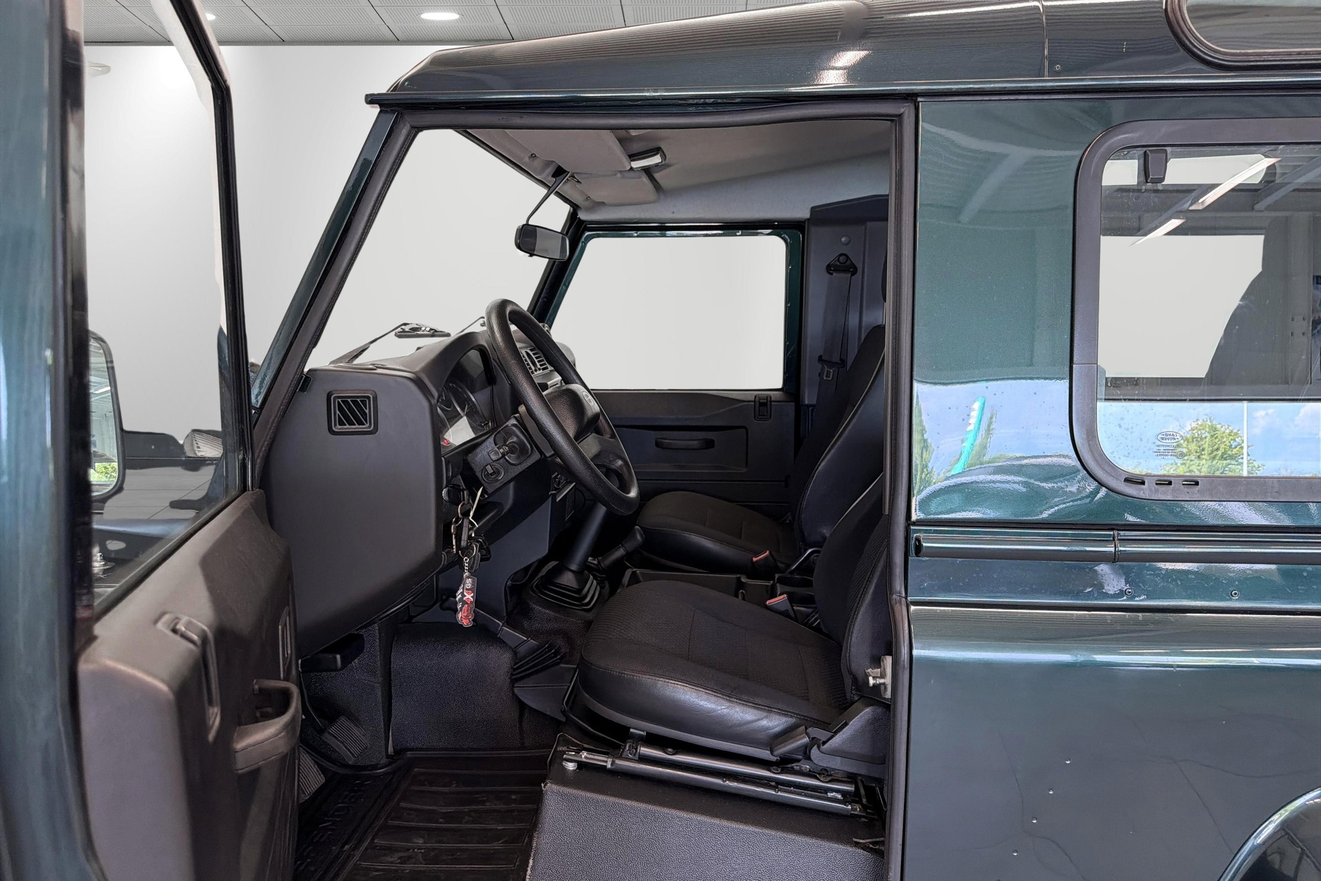 LAND ROVER Defender 90 2.2 TD4 Station Wagon-image-20