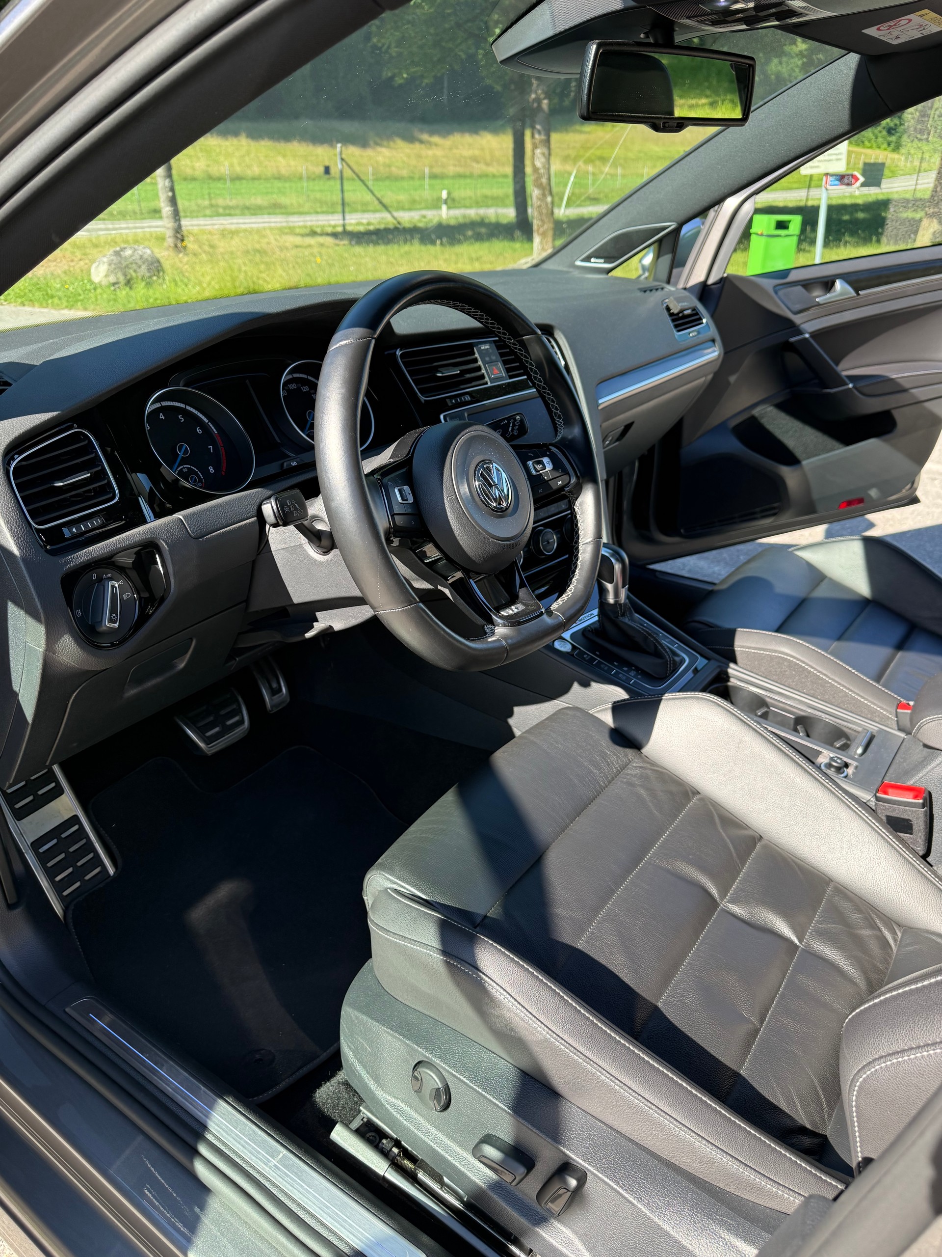 VW 2.0 TSI R DSG 4motion-image-4