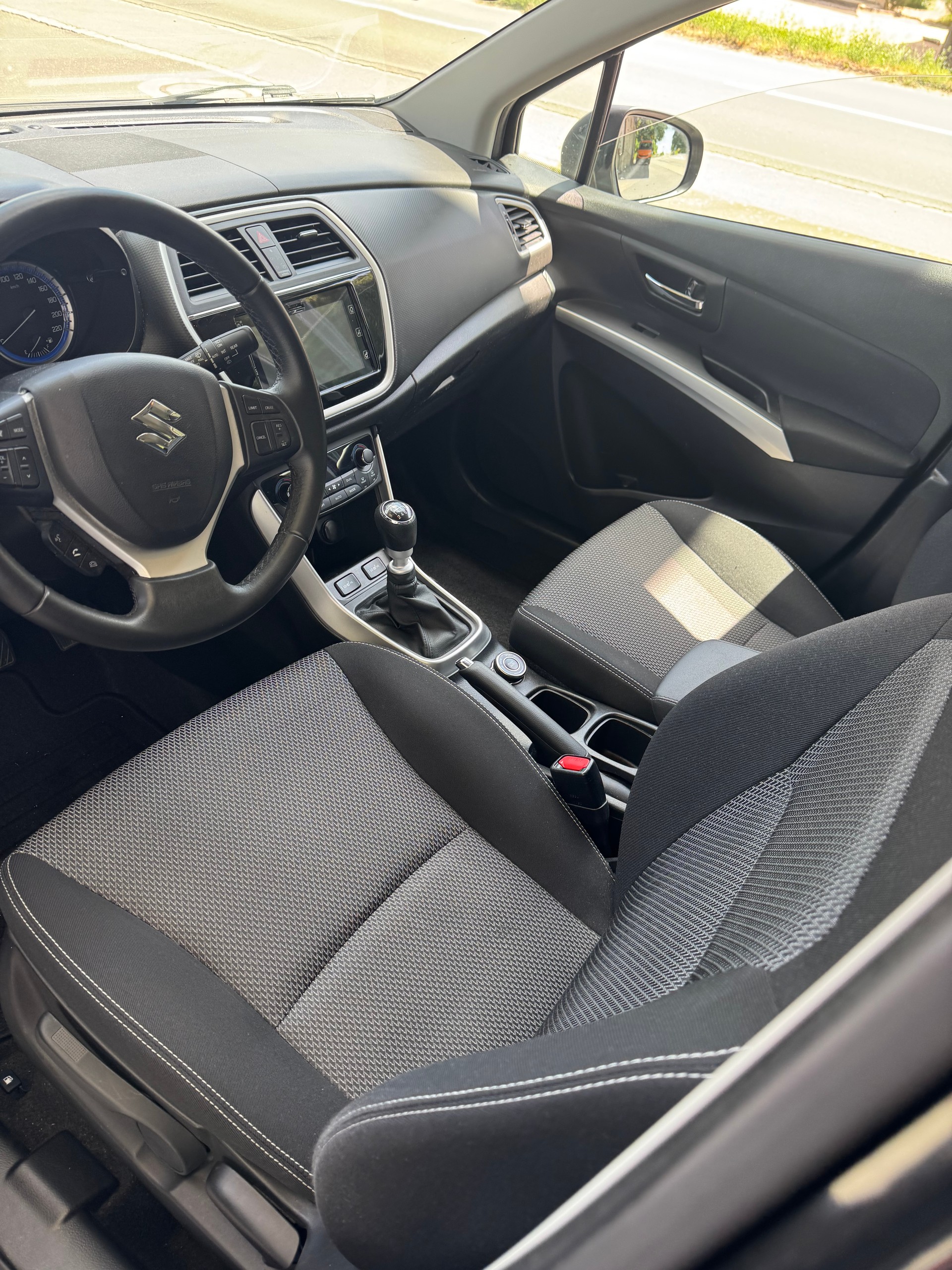 SUZUKI SX4 S-Cross 1.6 TD Compact+ 4WD TCSS-image-8