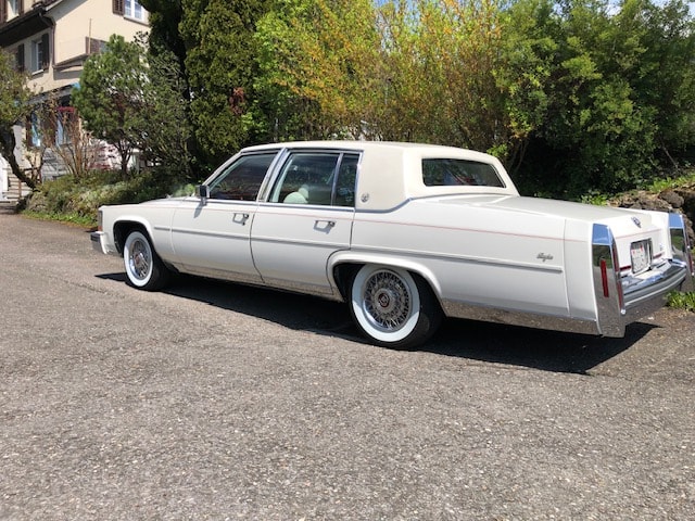 CADILLAC FLEETWOOD-image-1