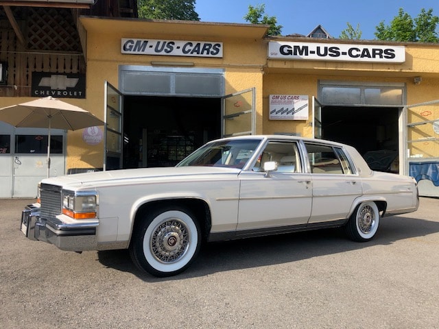 CADILLAC FLEETWOOD-image-0