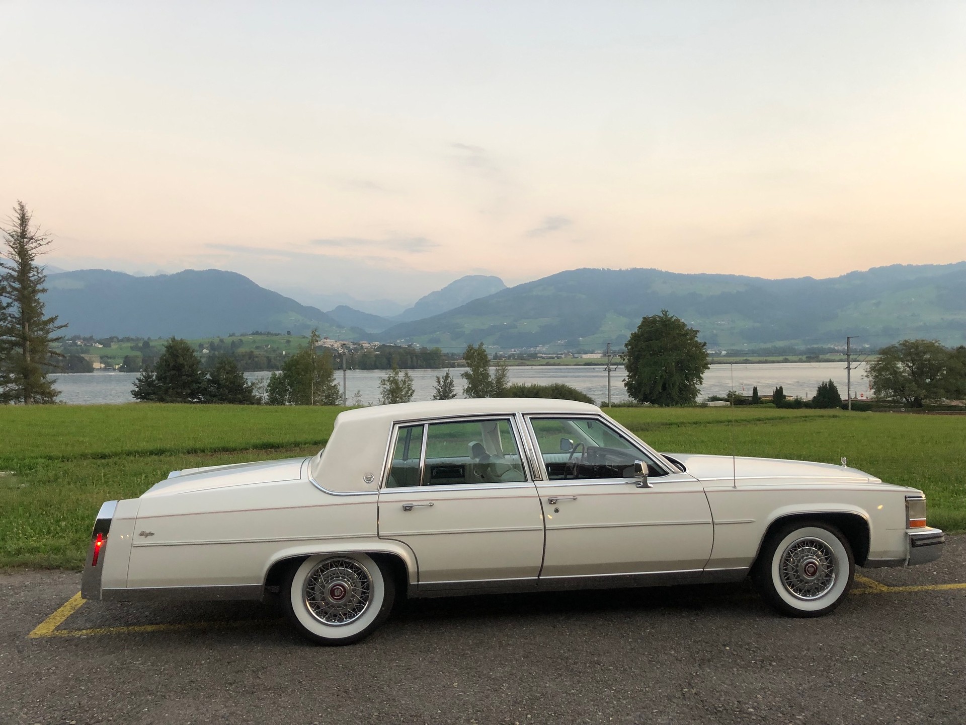 CADILLAC FLEETWOOD-image-3