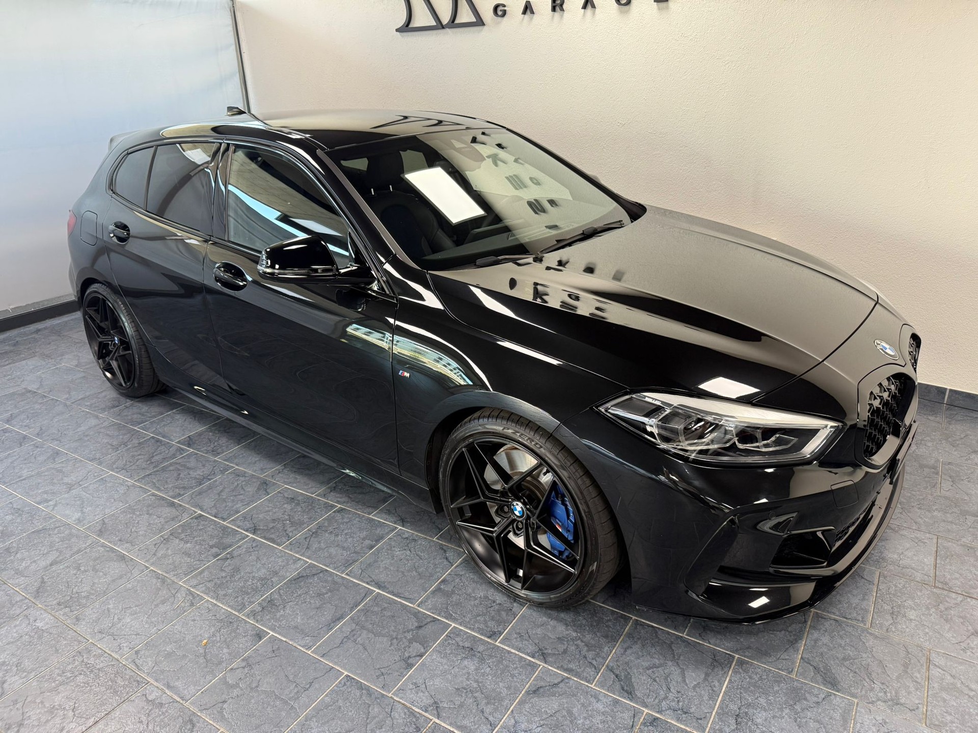 BMW M135i xDrive Steptronic-image-2