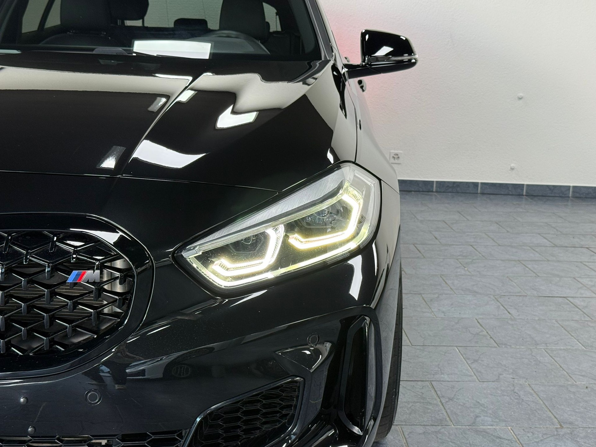 BMW M135i xDrive Steptronic-image-9
