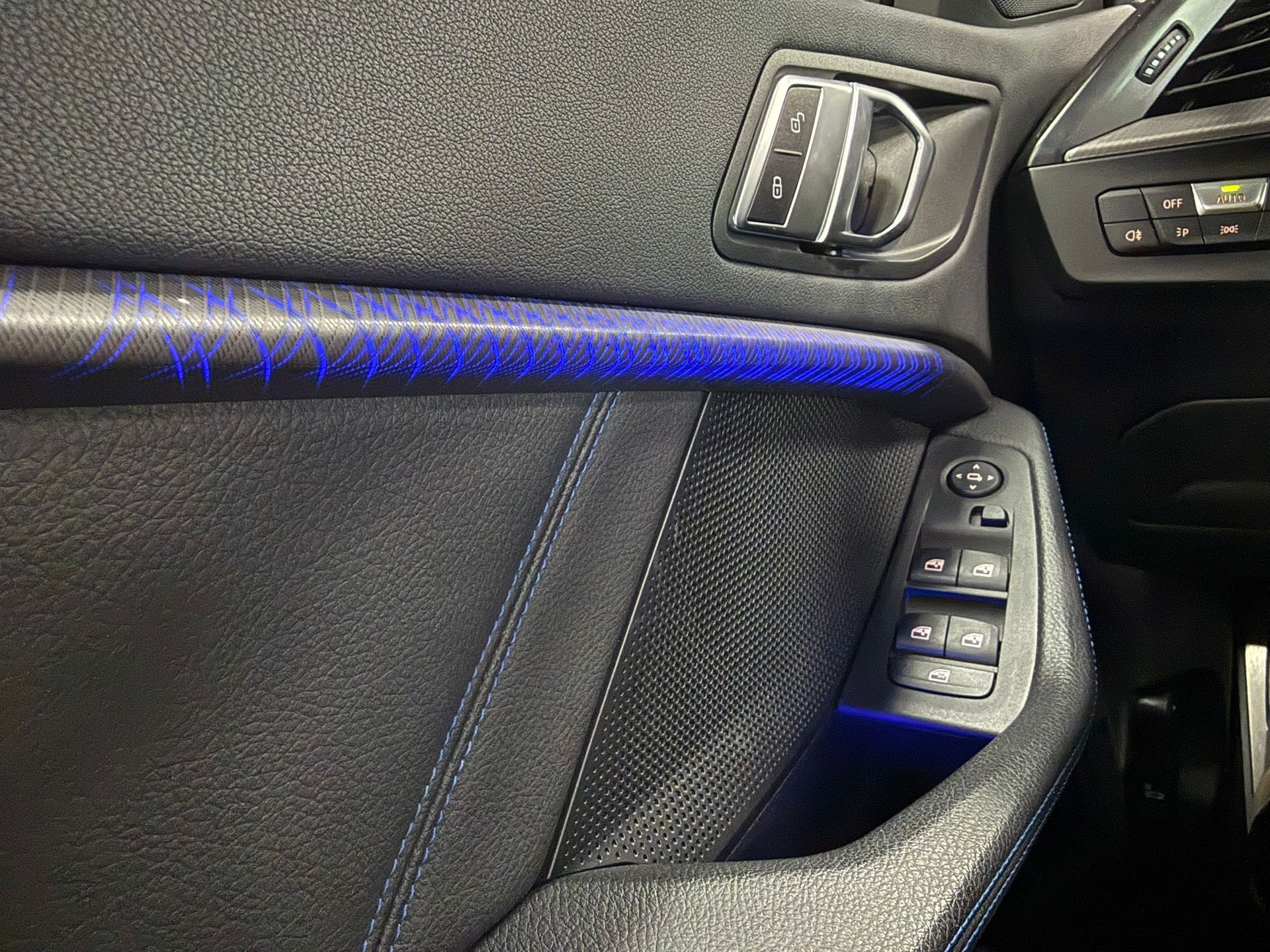 BMW M135i xDrive Steptronic-image-24
