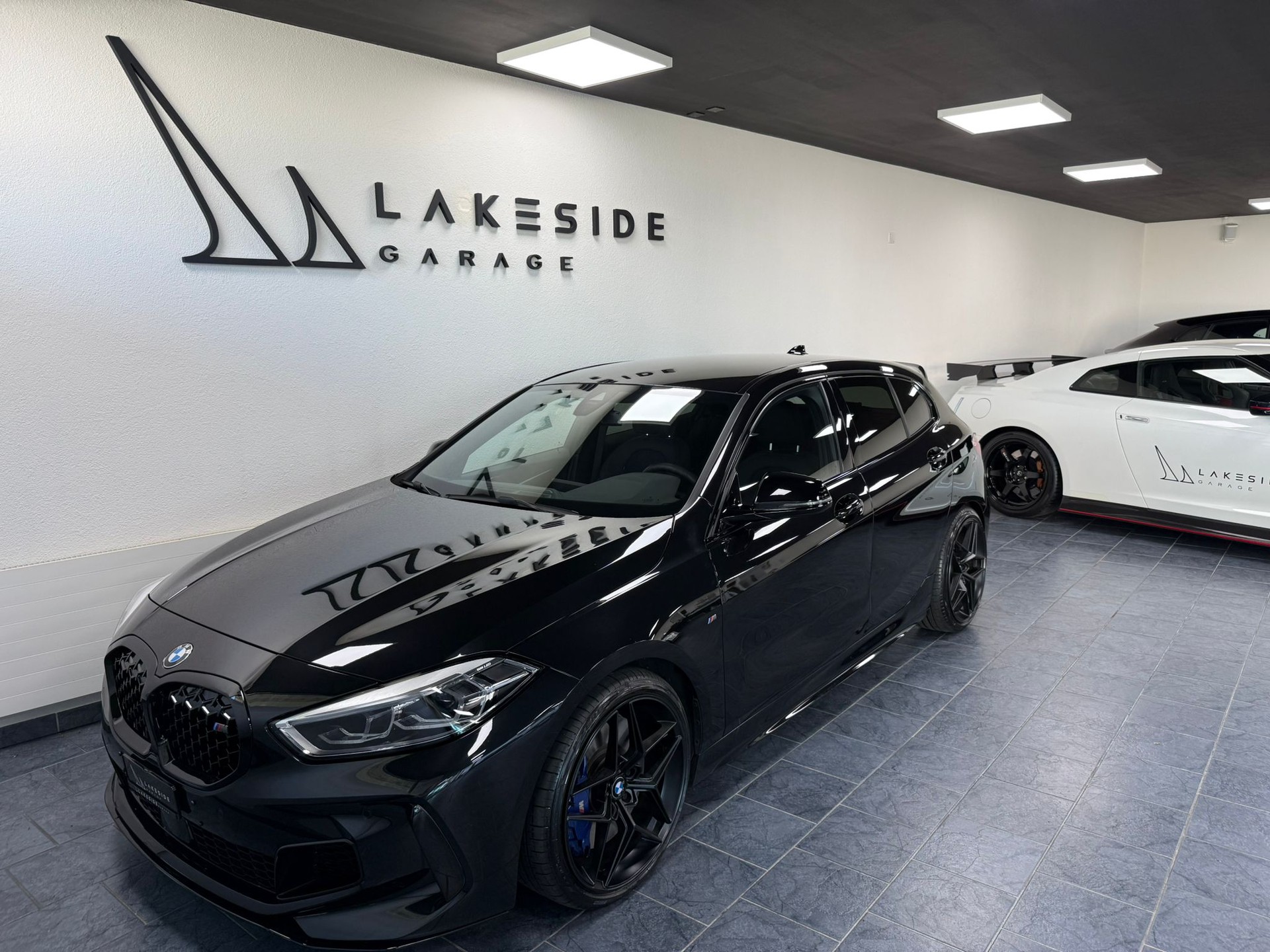 BMW M135i xDrive Steptronic-image-0