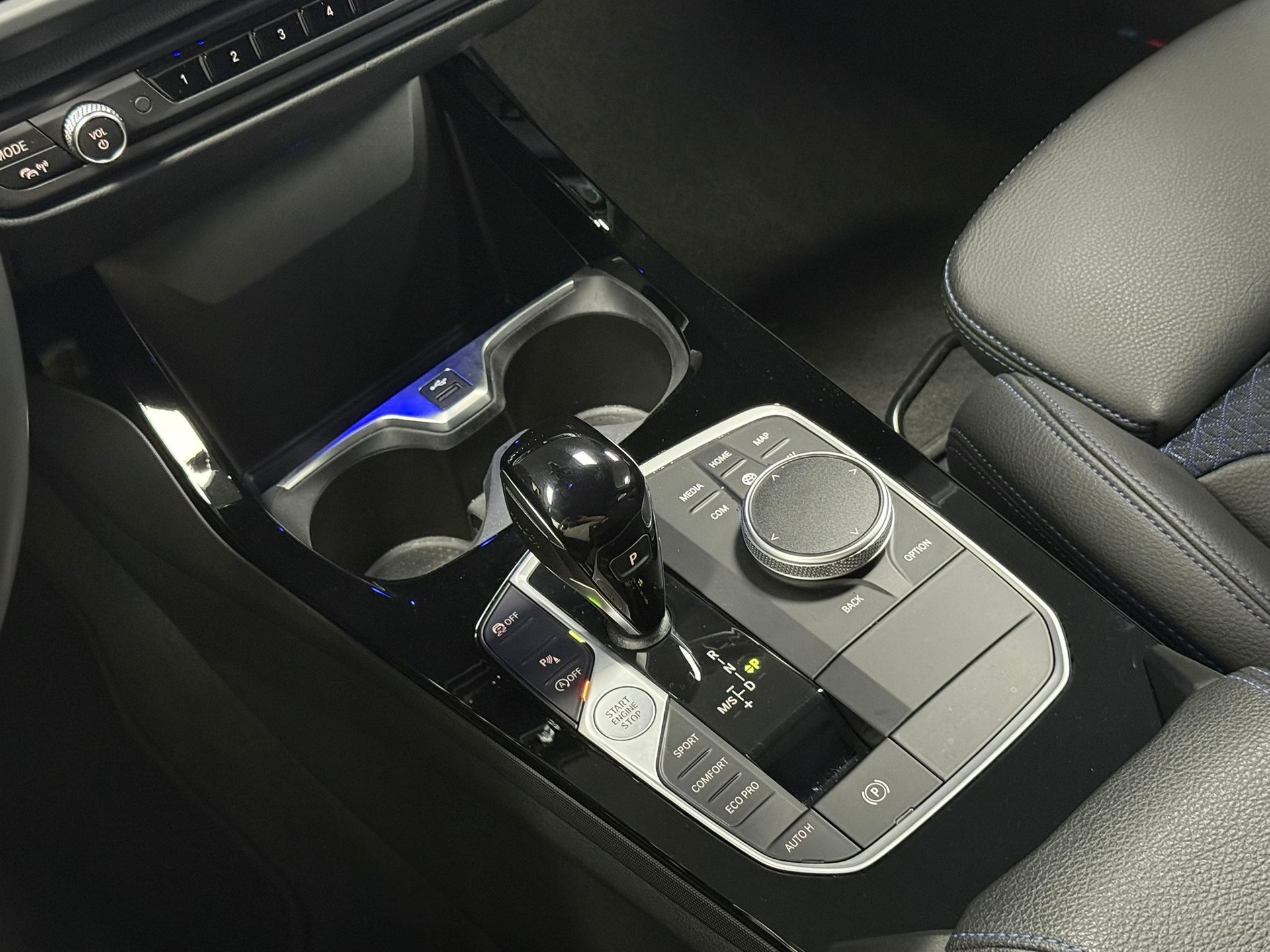 BMW M135i xDrive Steptronic-image-22