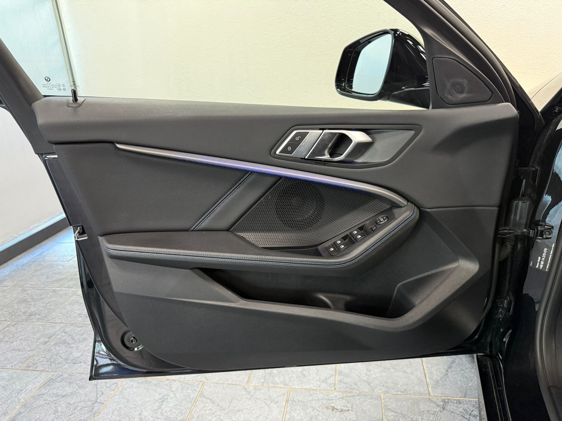BMW M135i xDrive Steptronic-image-12