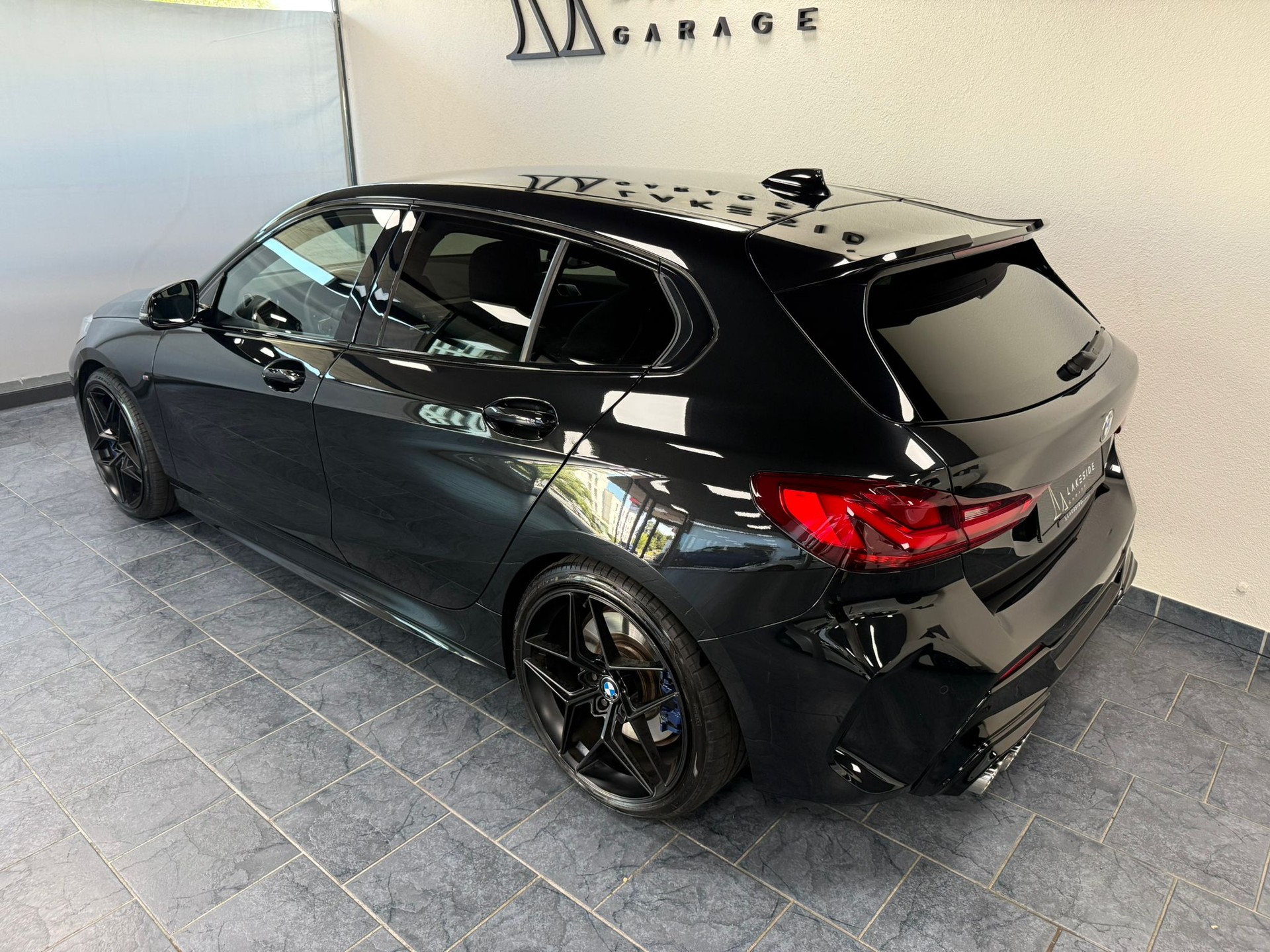 BMW M135i xDrive Steptronic-image-5