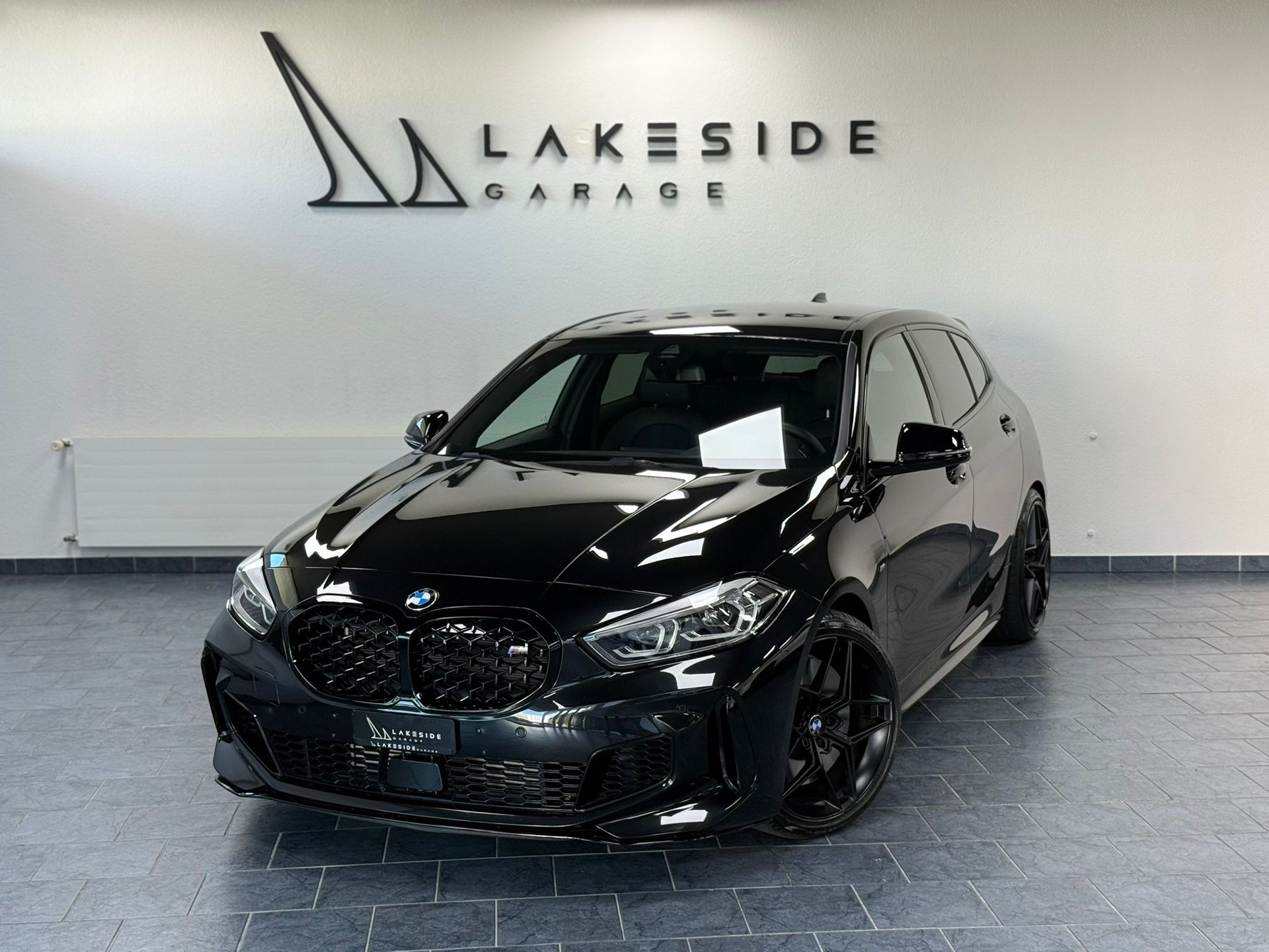 BMW M135i xDrive Steptronic-image-6