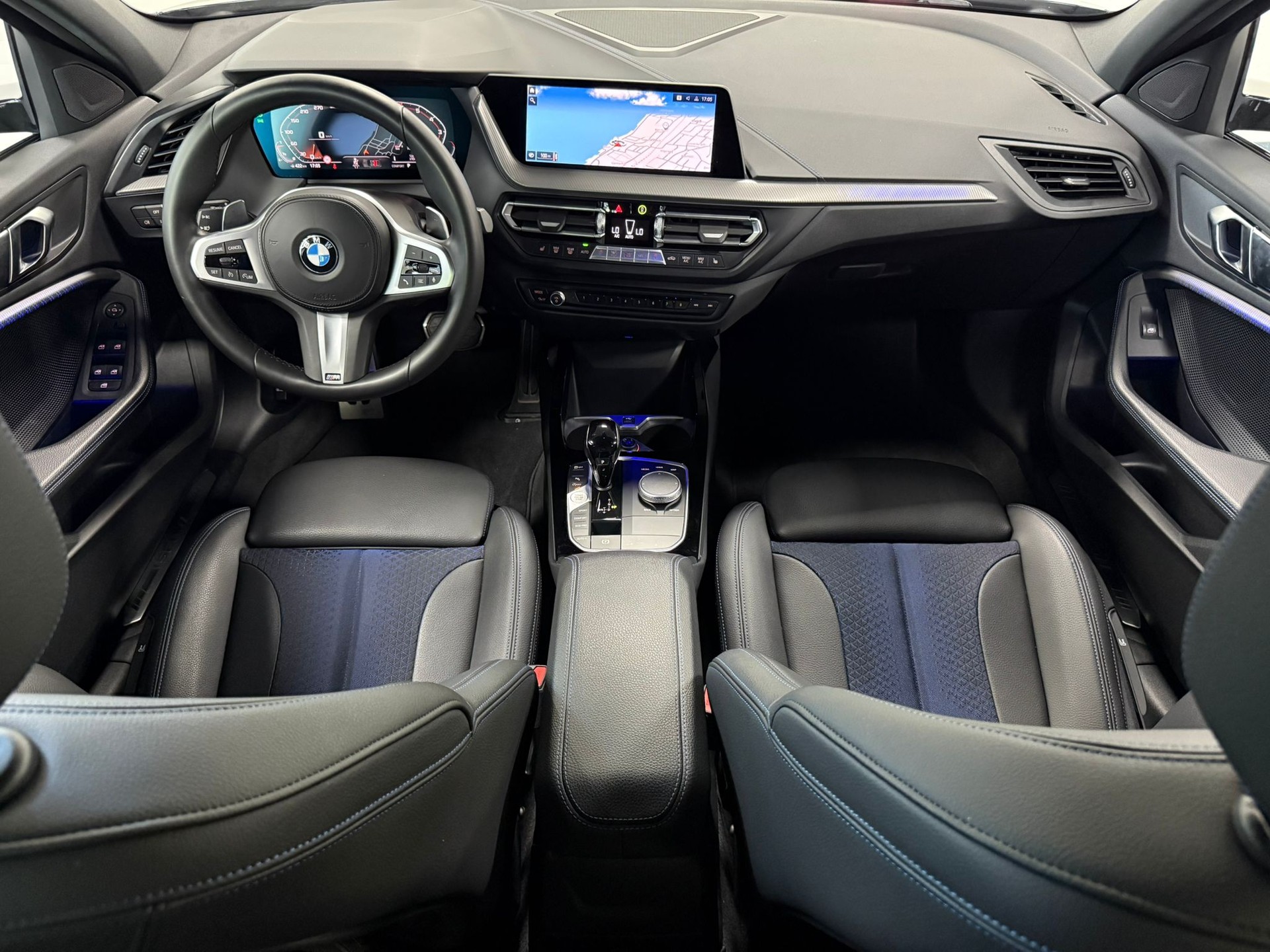 BMW M135i xDrive Steptronic-image-13