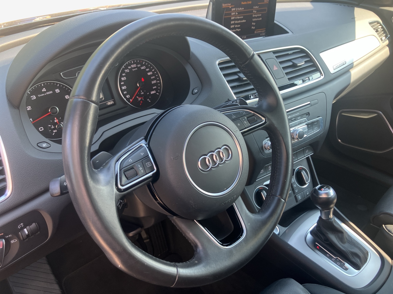 AUDI Q3 2.0 TFSI sport quattro S-tronic-image-9