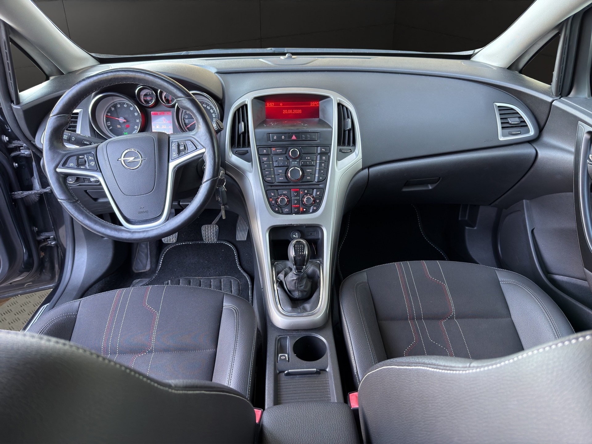 OPEL Astra SportsTourer 1.4i 16V Turbo Sport-image-11