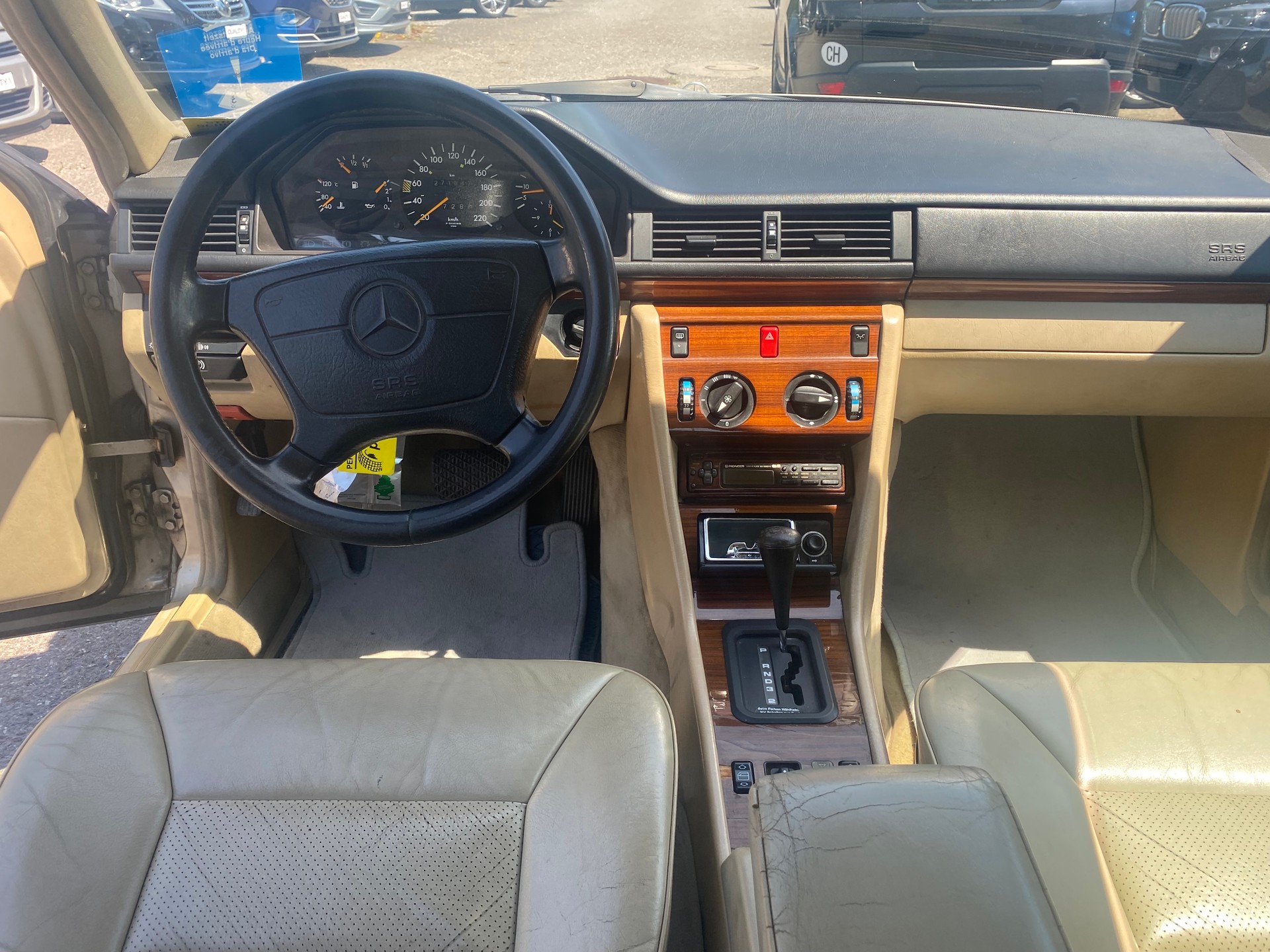 MERCEDES-BENZ 300 D Automatic-image-8