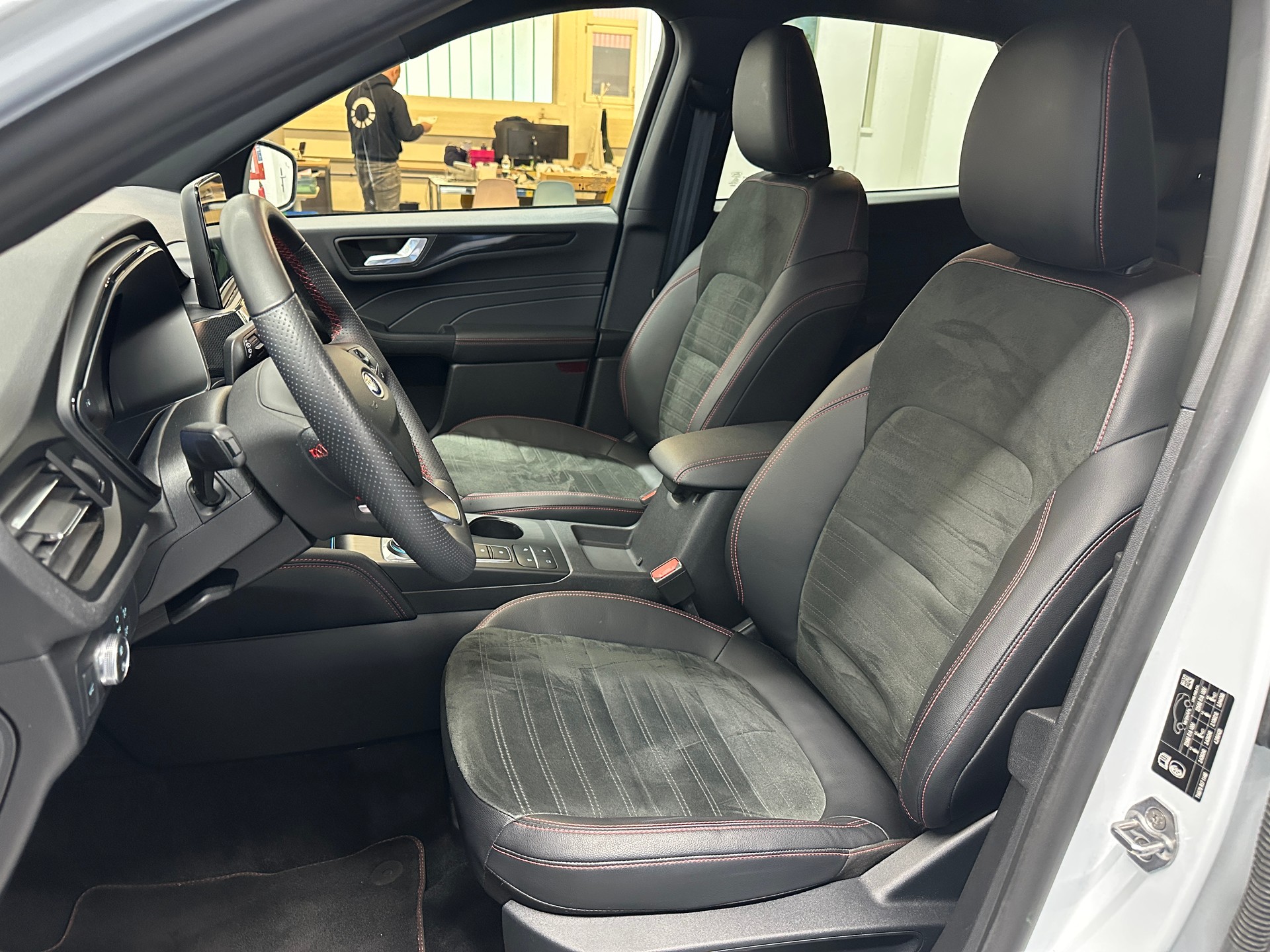 FORD Kuga 2.5 FHEV ST-Line X 4WD-image-7
