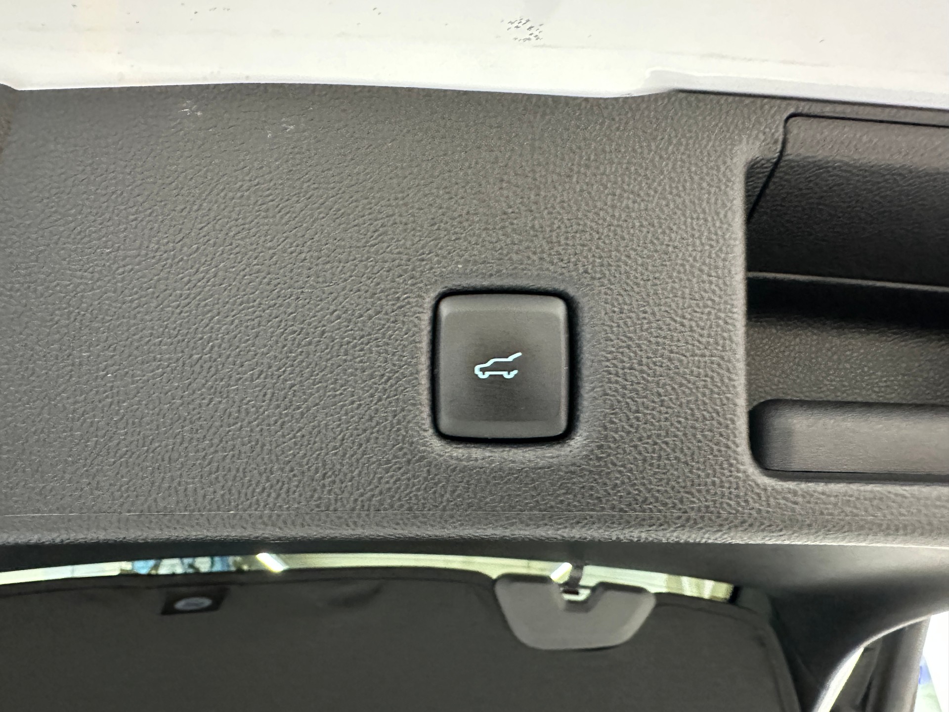 FORD Kuga 2.5 FHEV ST-Line X 4WD-image-13