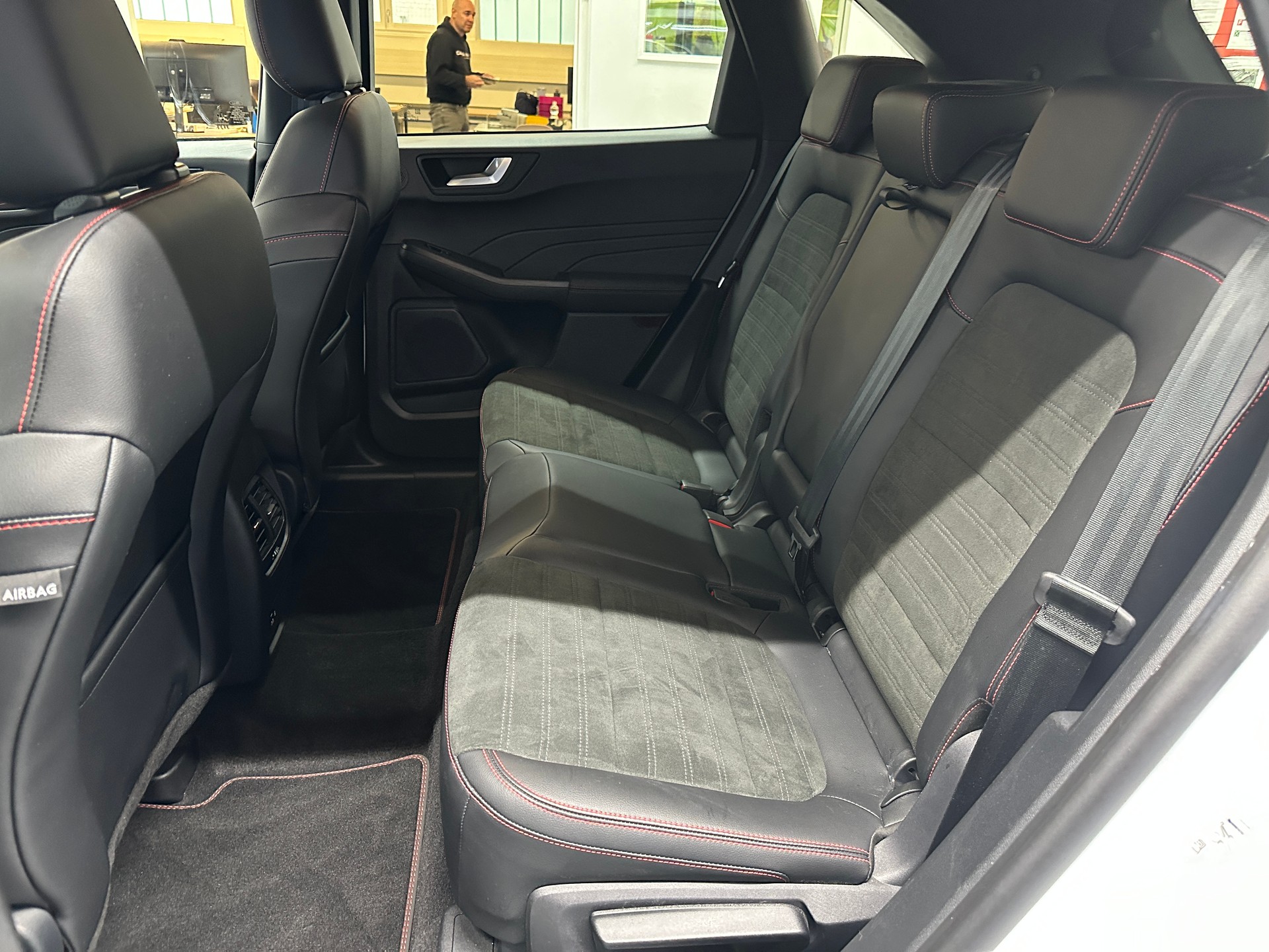 FORD Kuga 2.5 FHEV ST-Line X 4WD-image-8