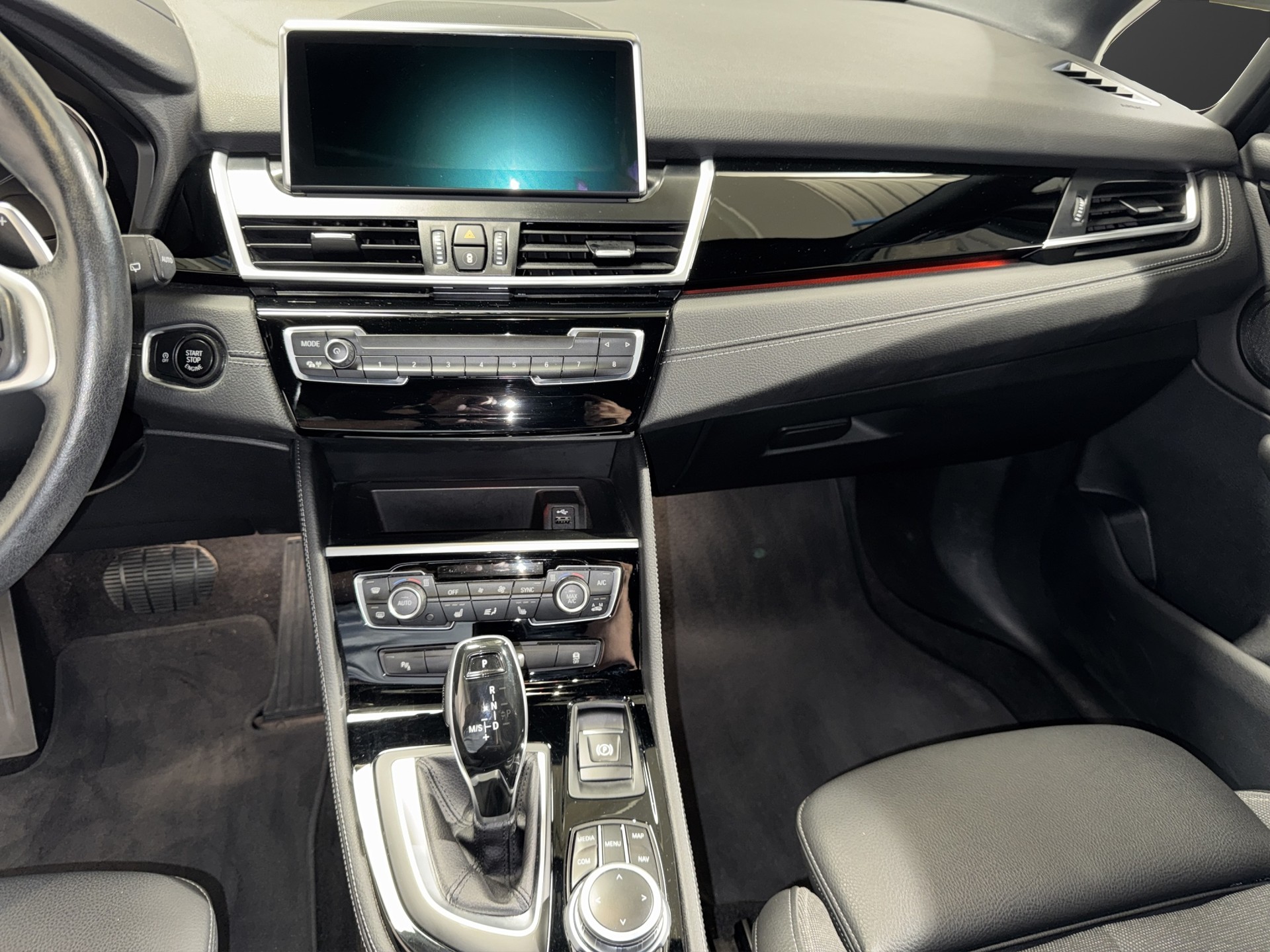 BMW 218d xDrive Active Tourer Sport Line-image-18