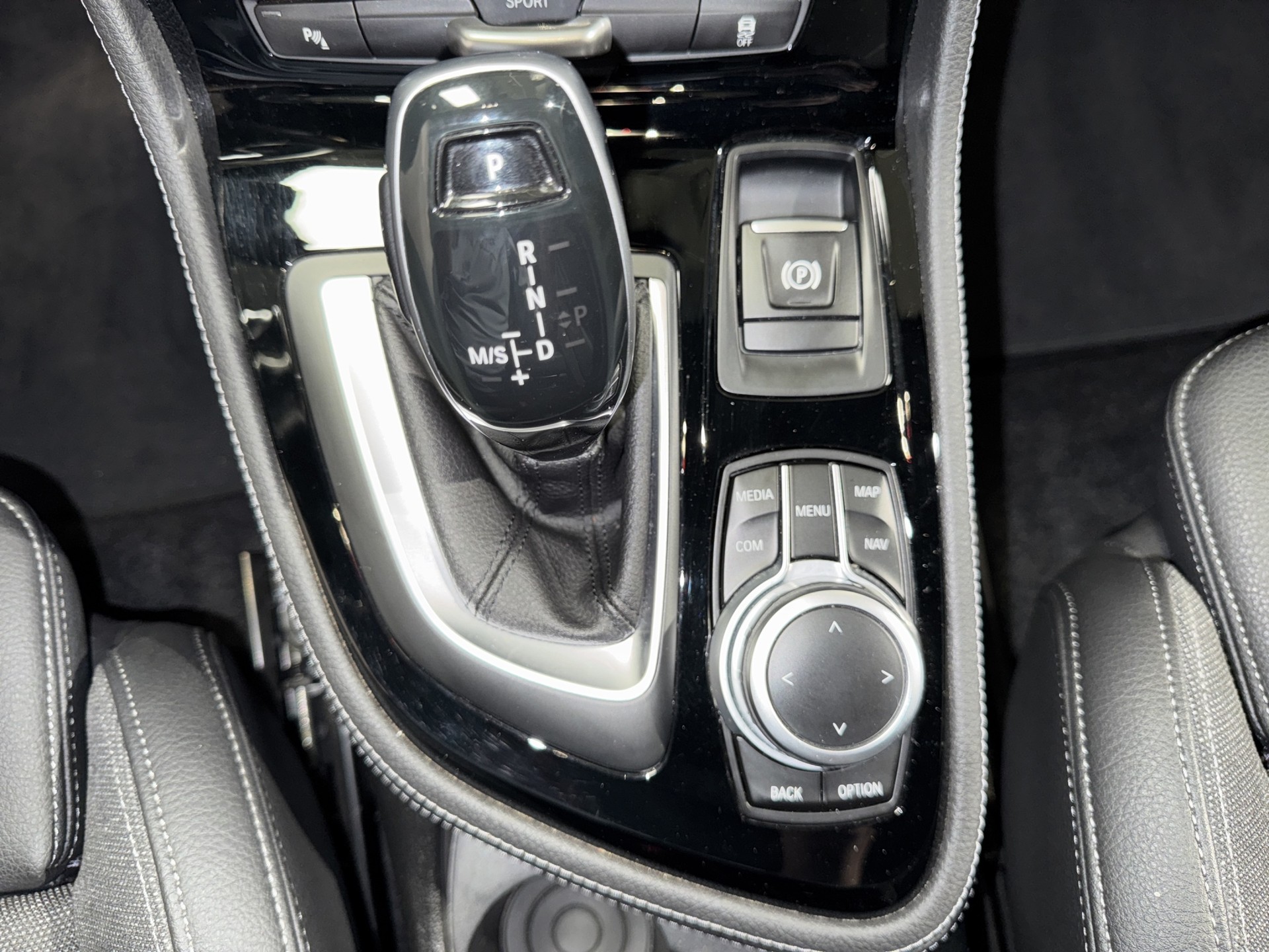 BMW 218d xDrive Active Tourer Sport Line-image-9