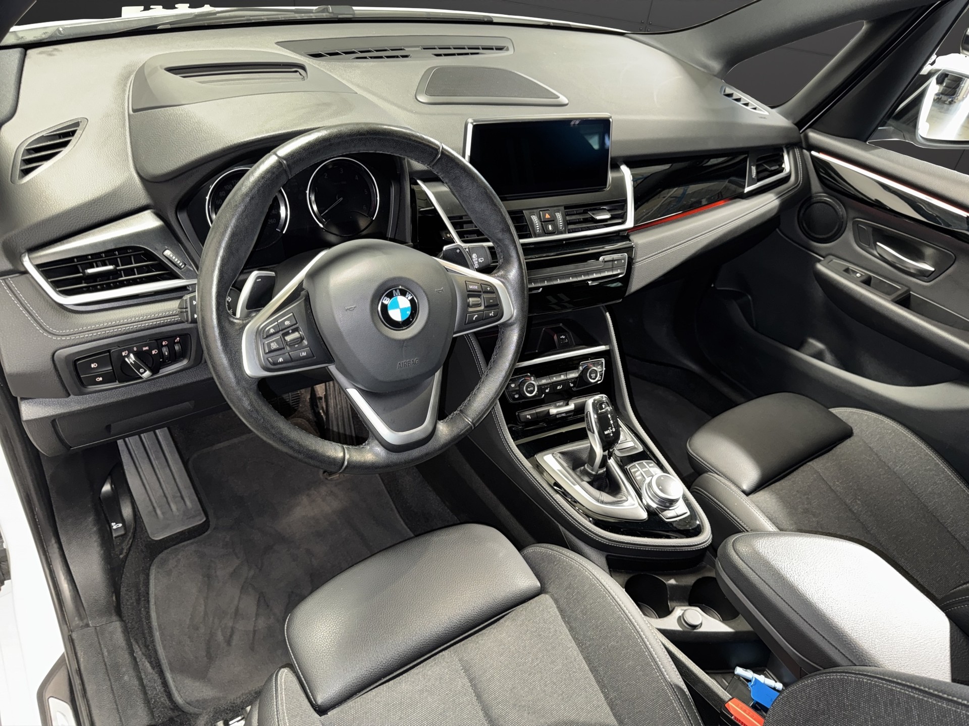 BMW 218d xDrive Active Tourer Sport Line-image-6