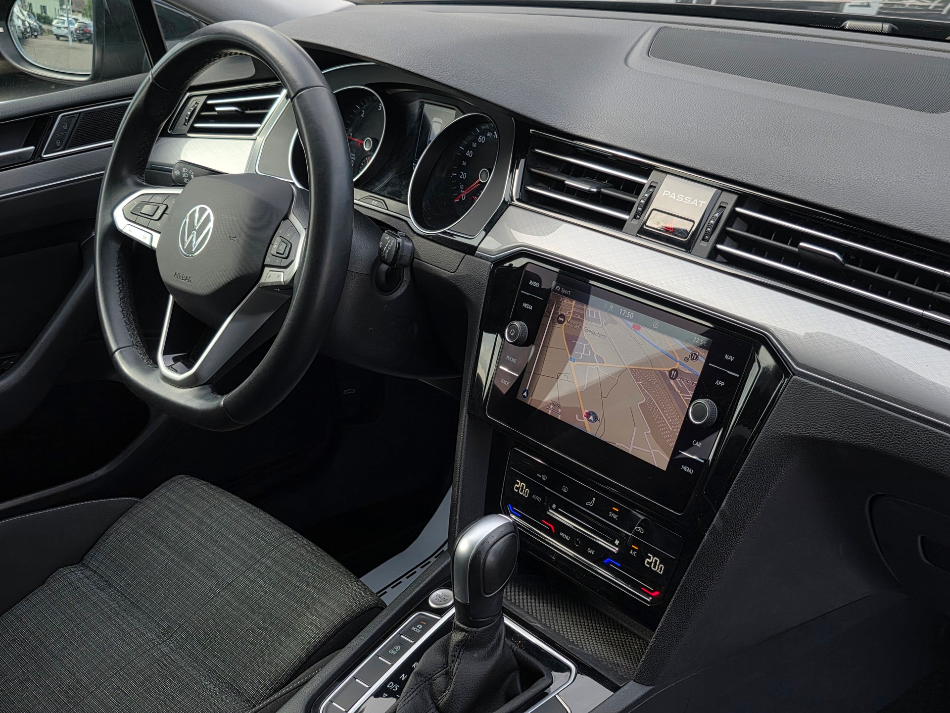 VW Passat 2.0 TDI BMT Business DSG * CH-Fahrzeug *-image-19
