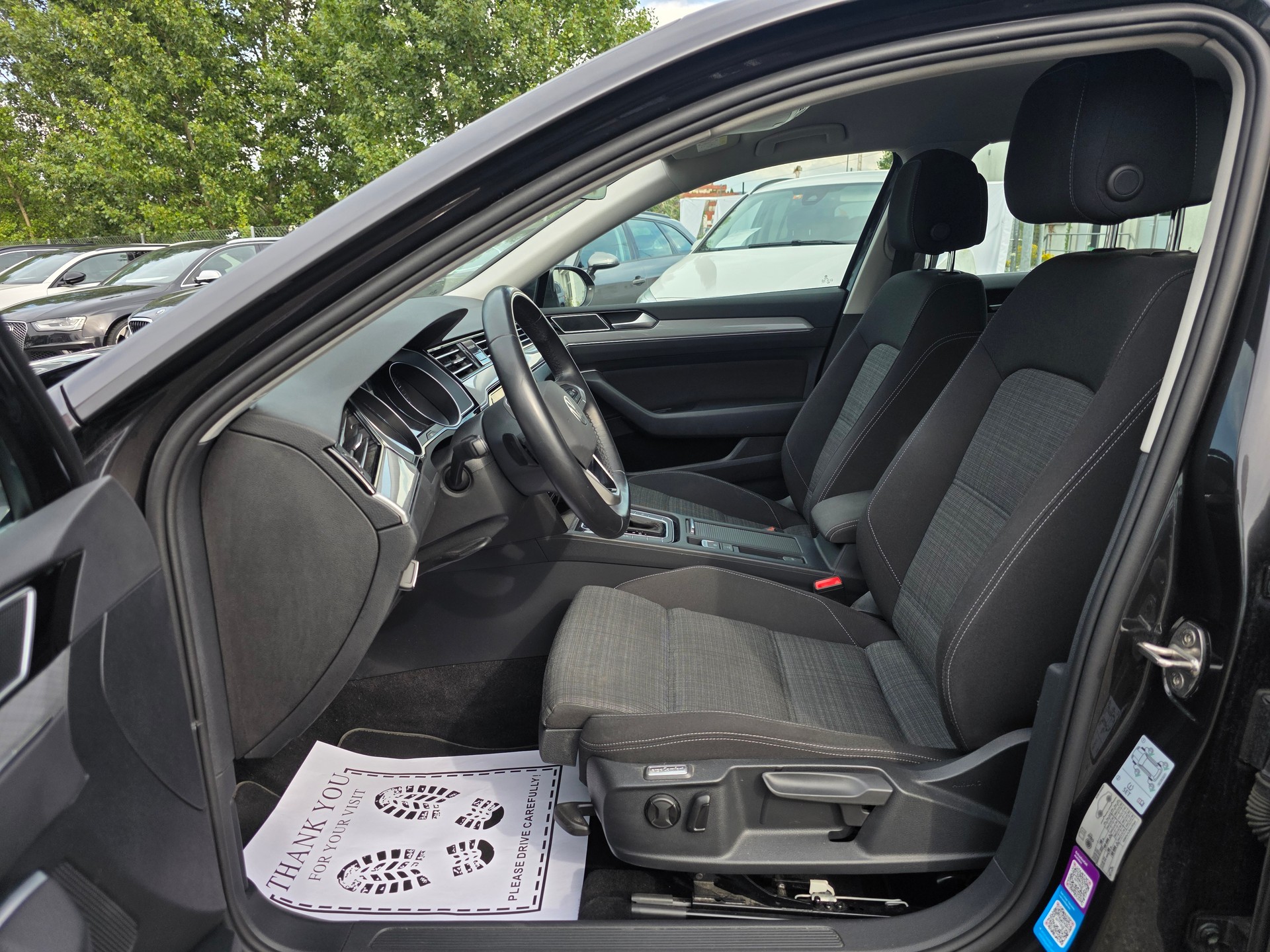 VW Passat 2.0 TDI BMT Business DSG * CH-Fahrzeug *-image-9