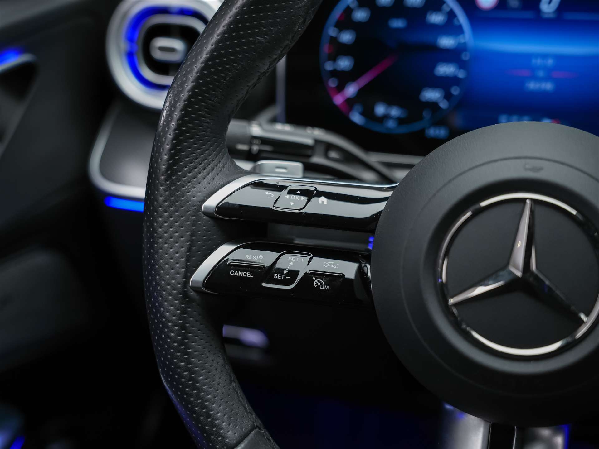 MERCEDES-BENZ C 300 d AMG Line *Werksgarantie*Abstandsregler*El. Sitze mit Memory*-image-27