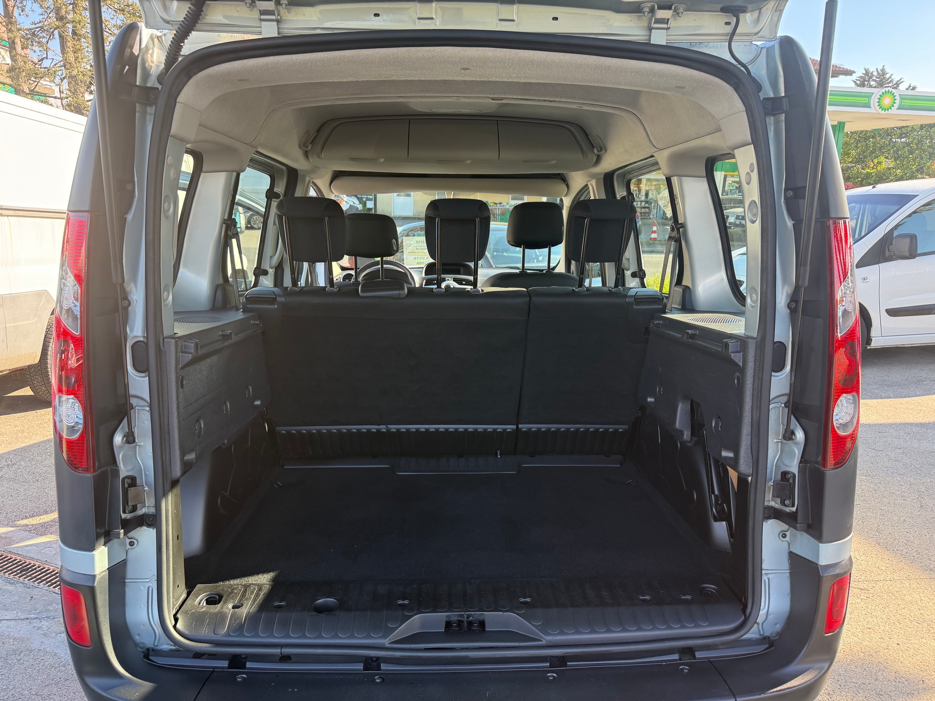 RENAULT Kangoo 1.6 16V Authentique-image-9