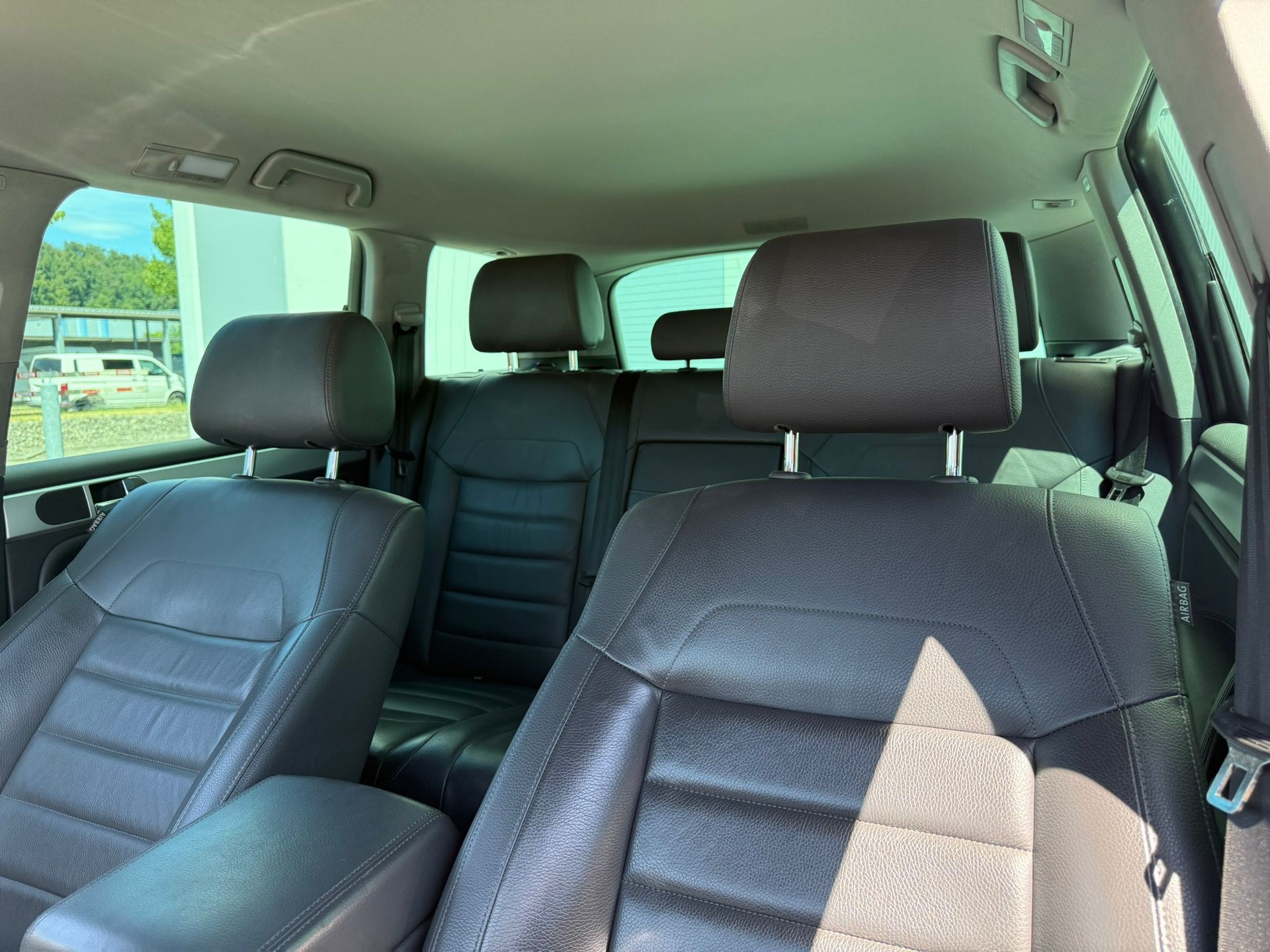 VW TOUAREG 3.0 TDI-image-12