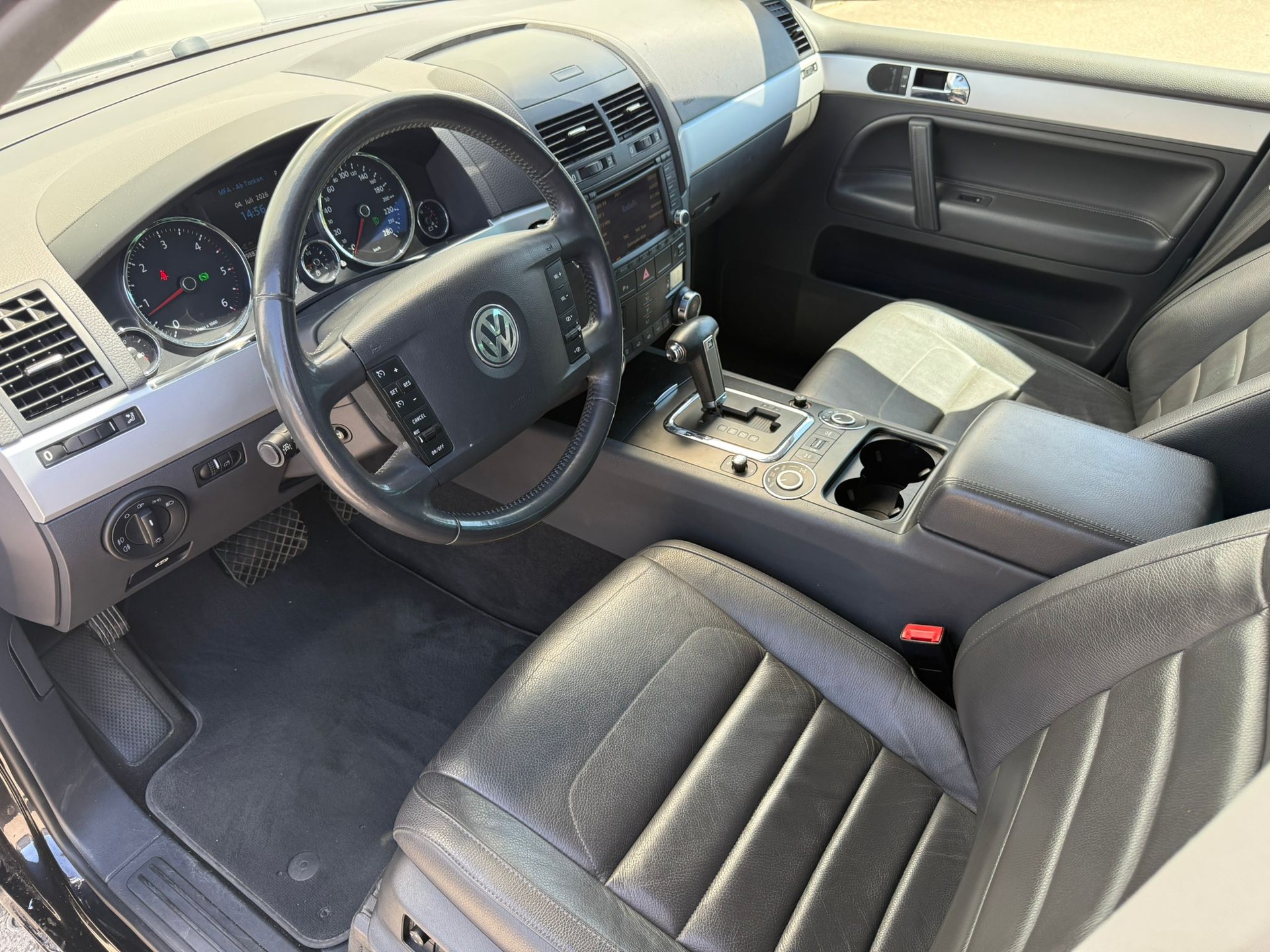 VW TOUAREG 3.0 TDI-image-8
