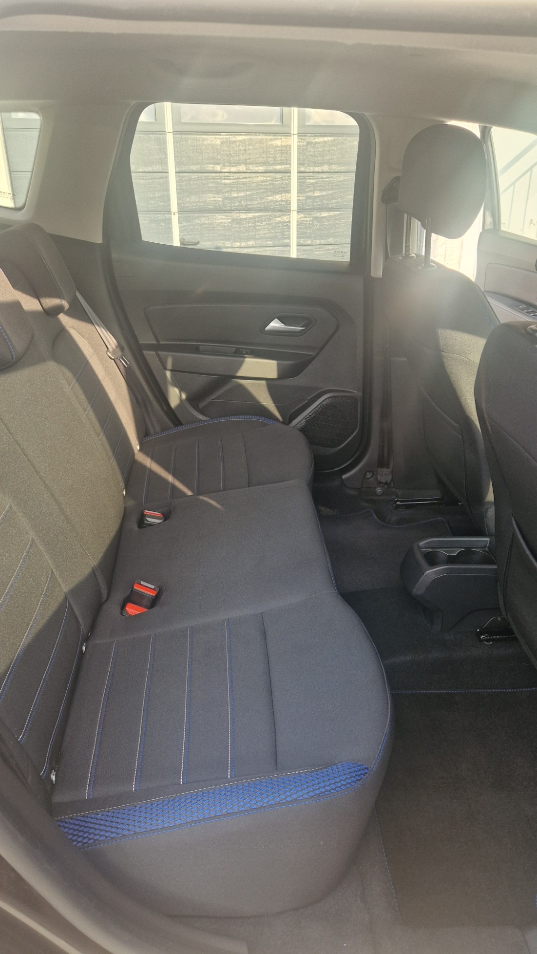 DACIA 1.3 TCe 150 Celebration 4WD-image-3