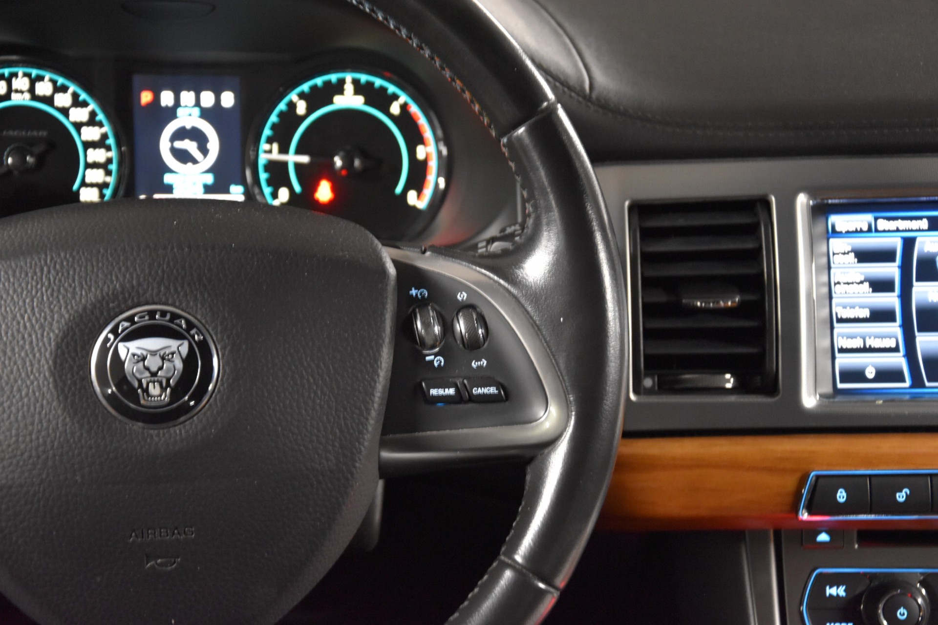 JAGUAR XF Sportbrake 3.0d S V6-image-15