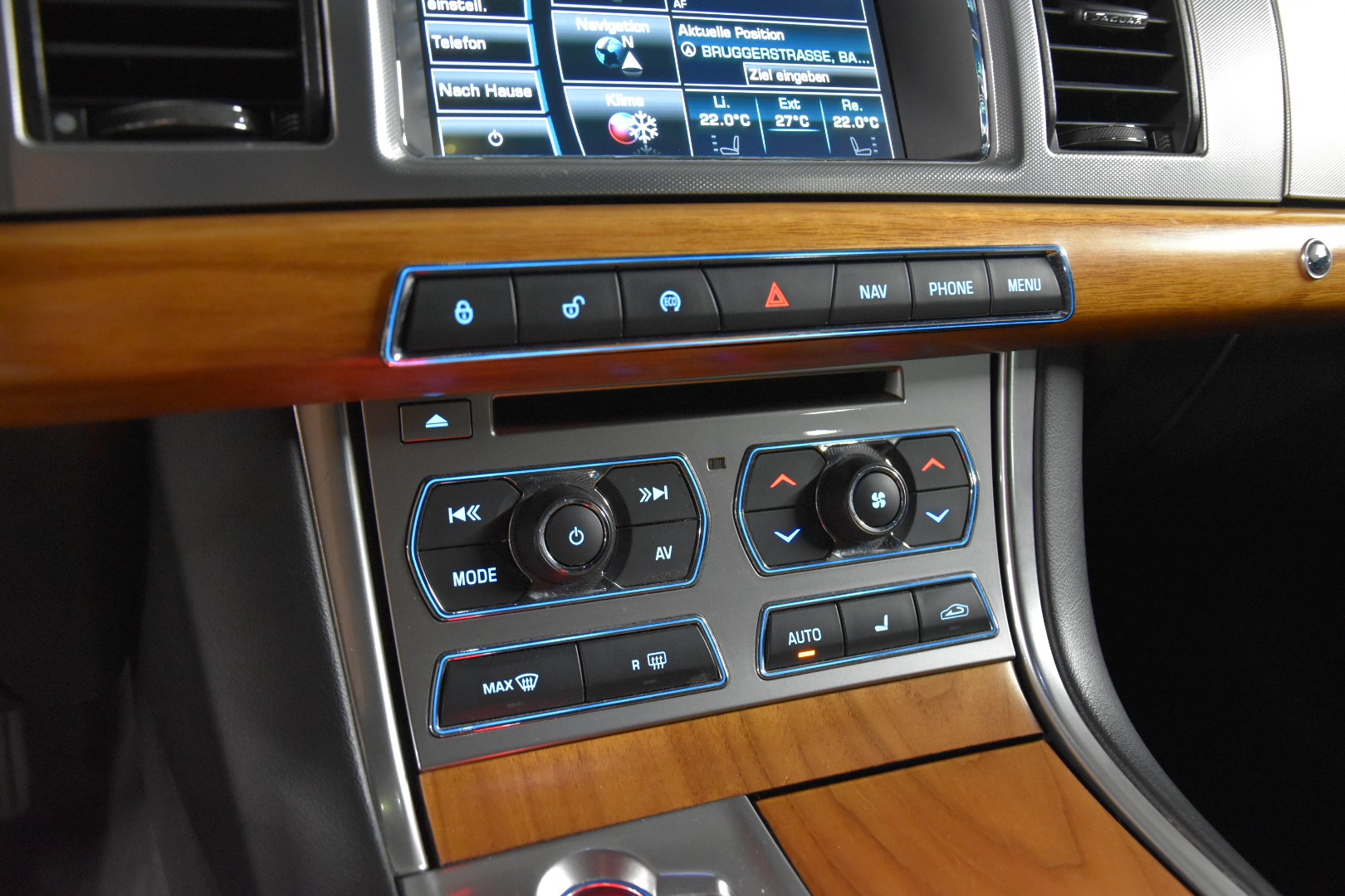 JAGUAR XF Sportbrake 3.0d S V6-image-18