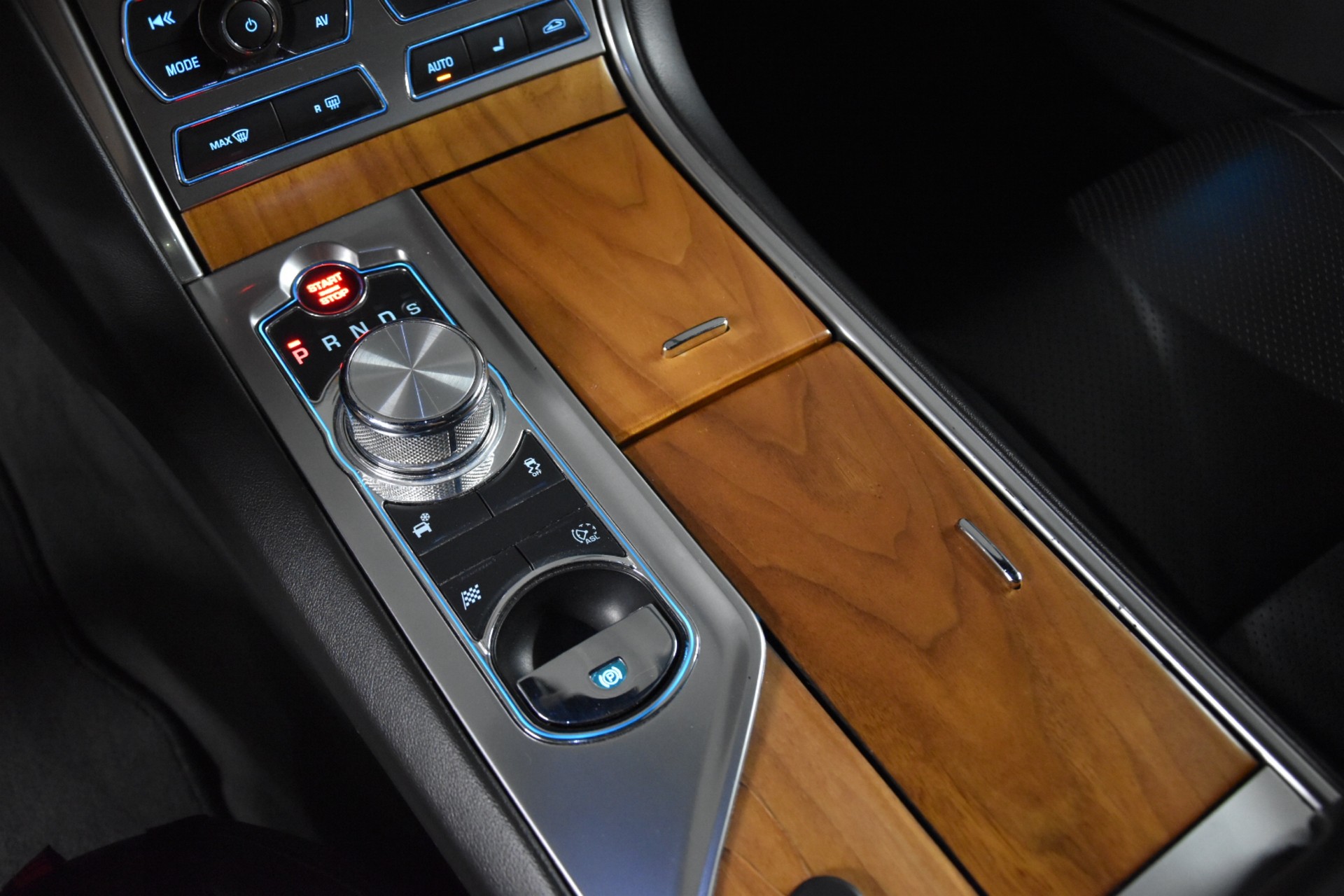 JAGUAR XF Sportbrake 3.0d S V6-image-19