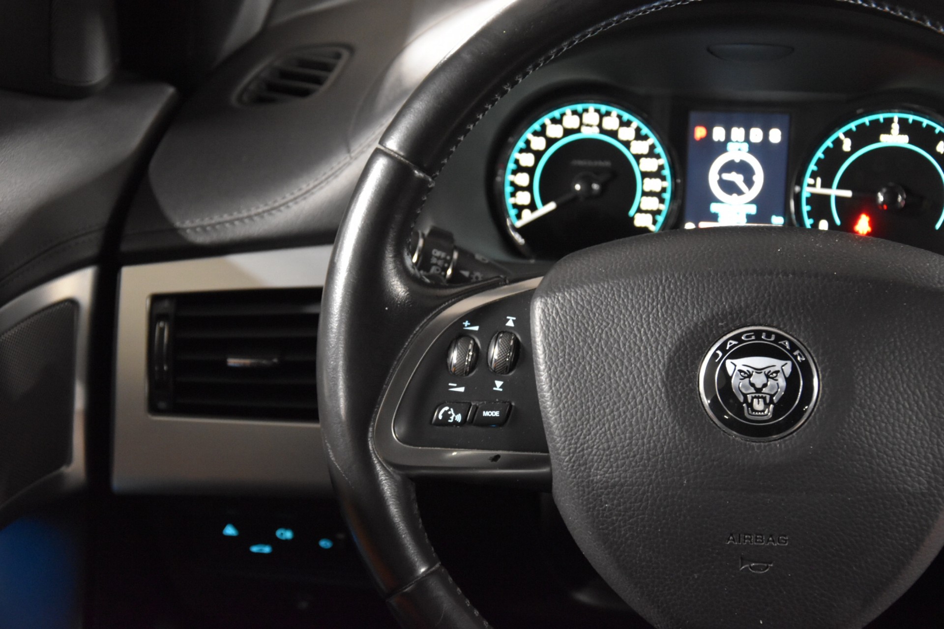 JAGUAR XF Sportbrake 3.0d S V6-image-14