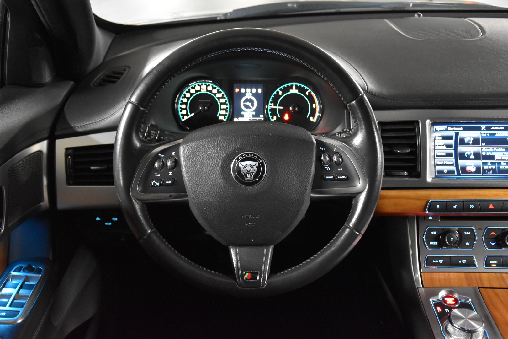 JAGUAR XF Sportbrake 3.0d S V6-image-12