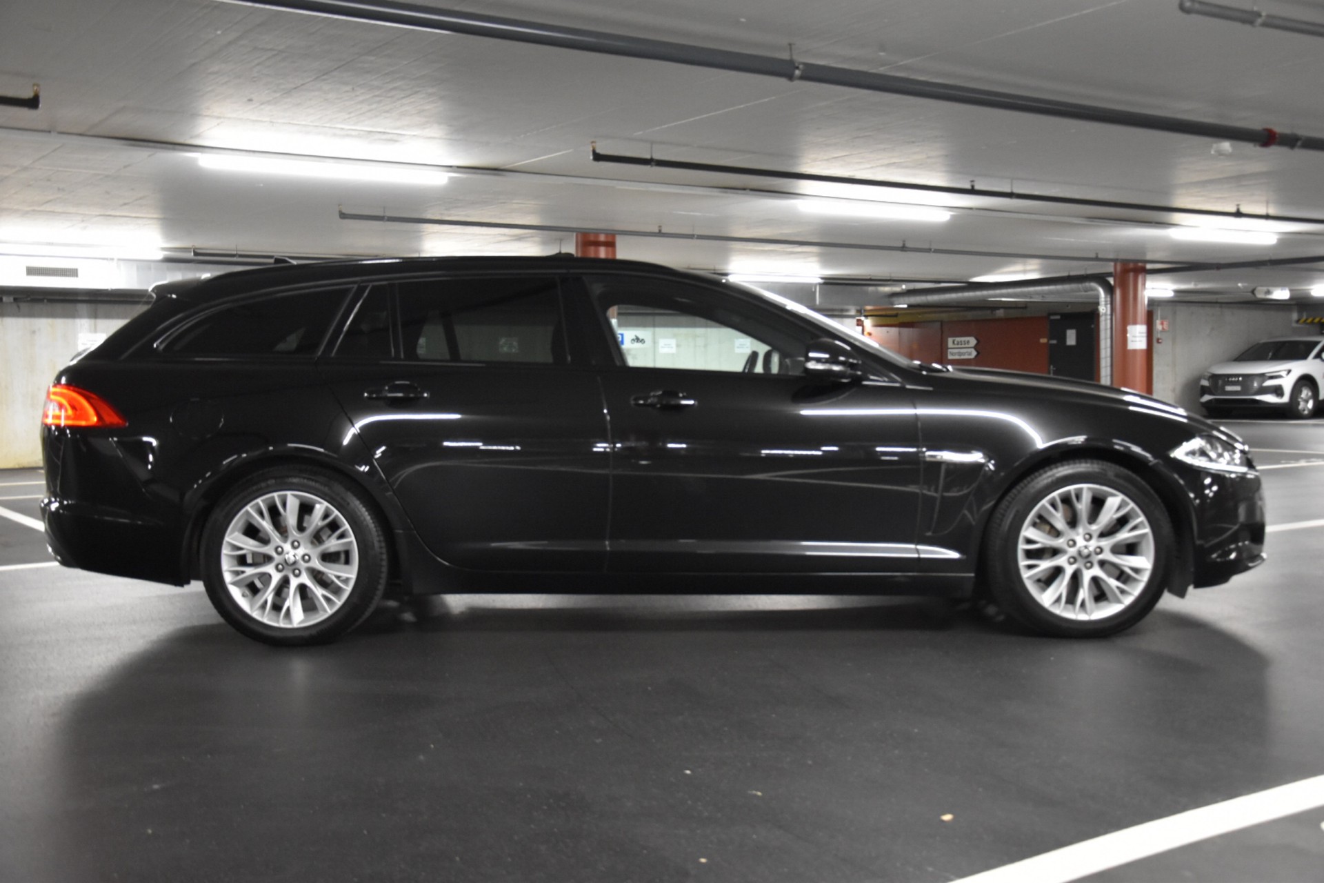 JAGUAR XF Sportbrake 3.0d S V6-image-9