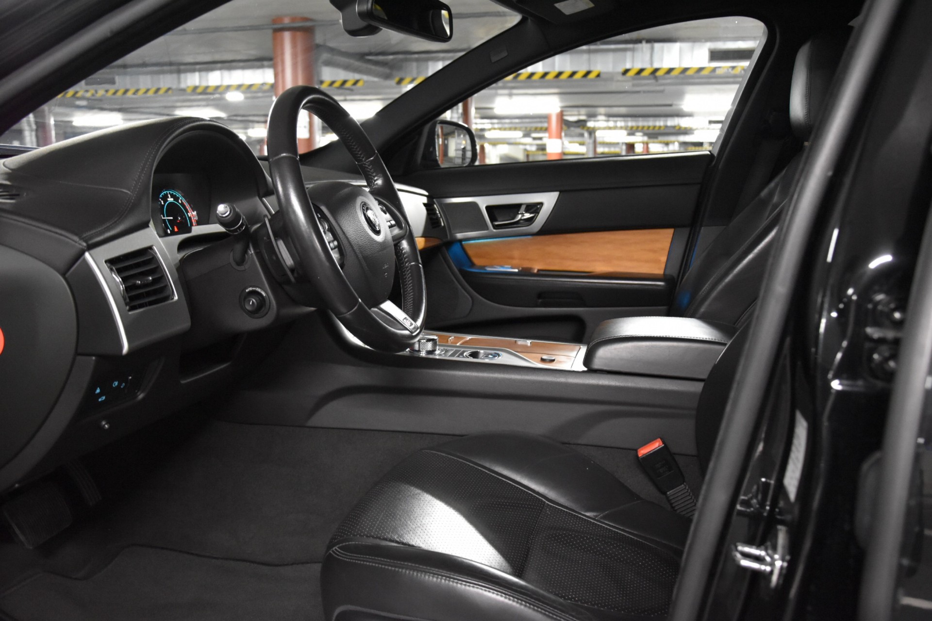 JAGUAR XF Sportbrake 3.0d S V6-image-21